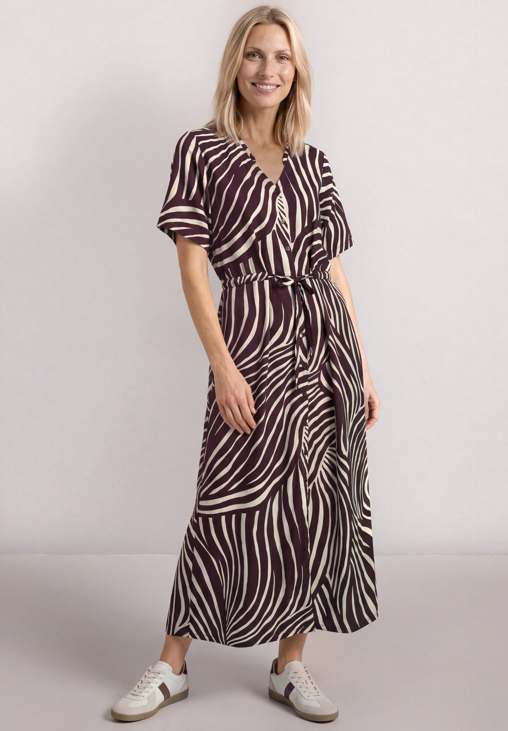 STREET ONE Druckkleid Sommerkleid mit V-Neck und Allover-Print