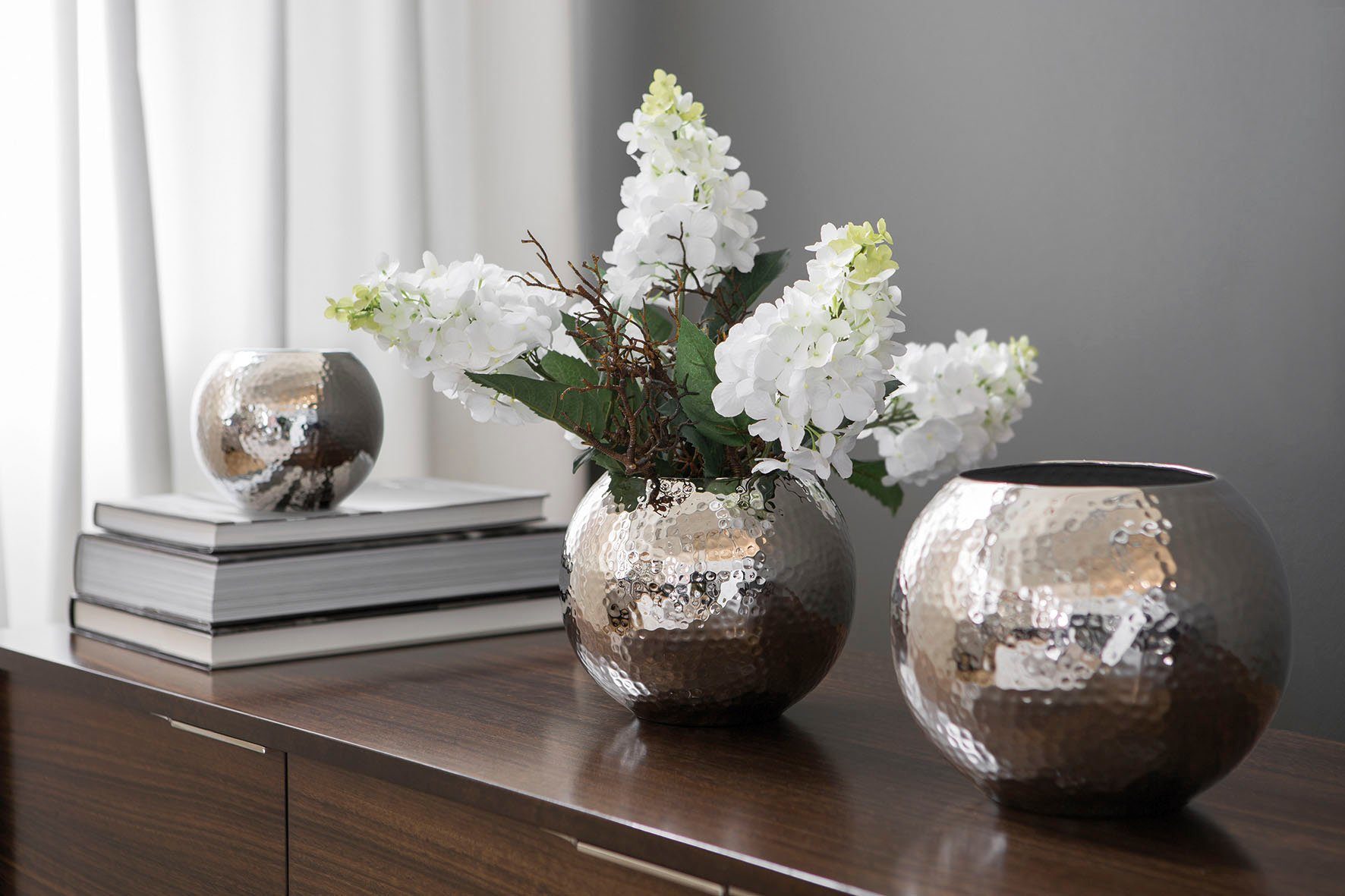 Fink Dekovase MOON (1 St), Kugelvase, Tischvase aus Metall, mit gehämmerter Struktur, Höhe 20 cm