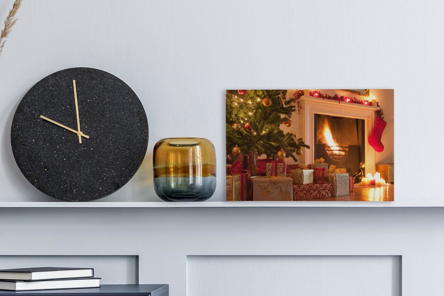 OneMillionCanvasses® Leinwandbild Weihnachtsbaum und Strumpf neben günstig online kaufen