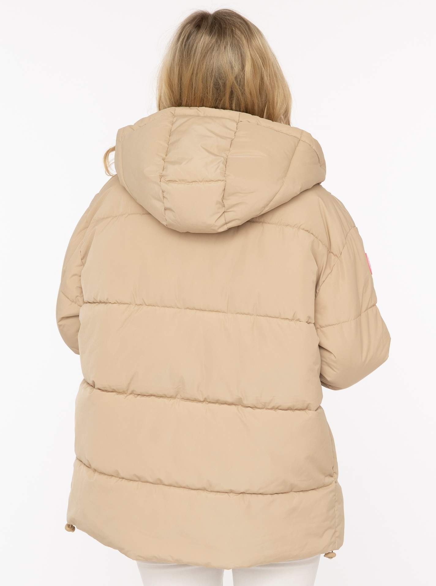Zwillingsherz Steppjacke „Love More“ Kapuze mit Tunnelzug, verdeckter Reißverschluss, dezente Details – Bild 3 von 5