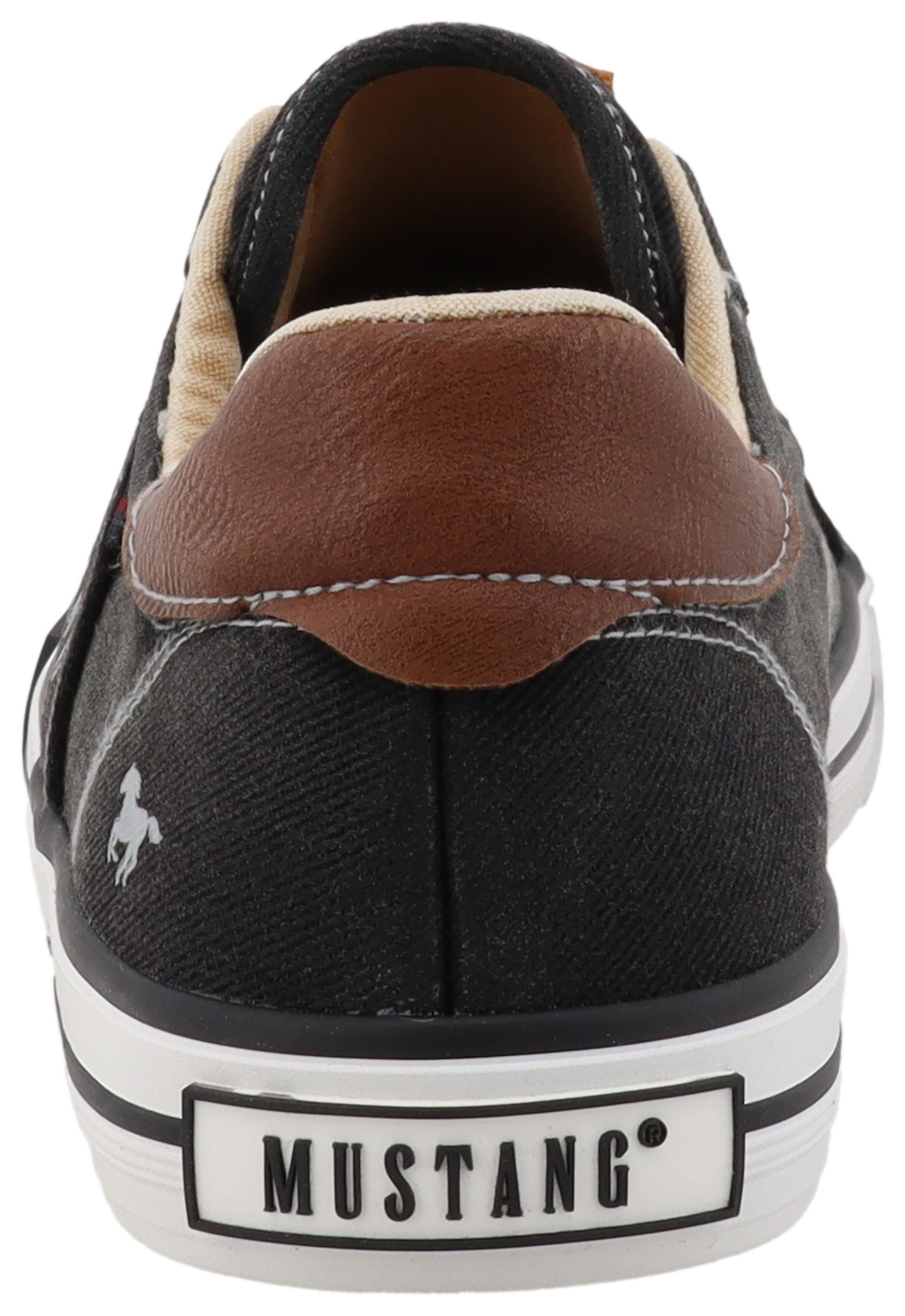 Mustang Shoes Calogero Slip-On Sneaker Slipper, Freizeitschuh, Halbschuh mit Kontrastnähten