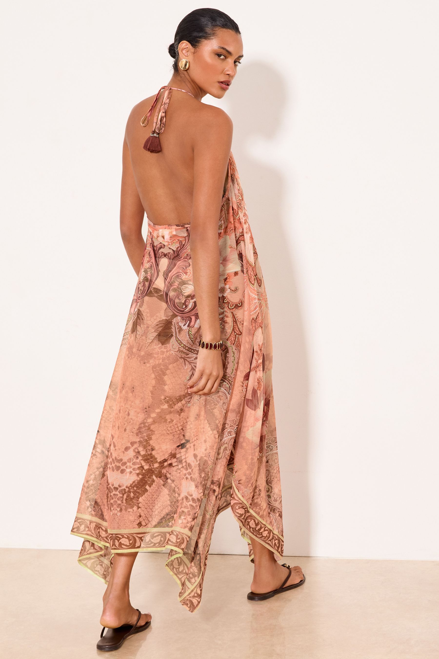 LIPSY Strandkleid Lipsy Strandkleid mit Wirbelmuster und Zipfelsaum (1-tlg)