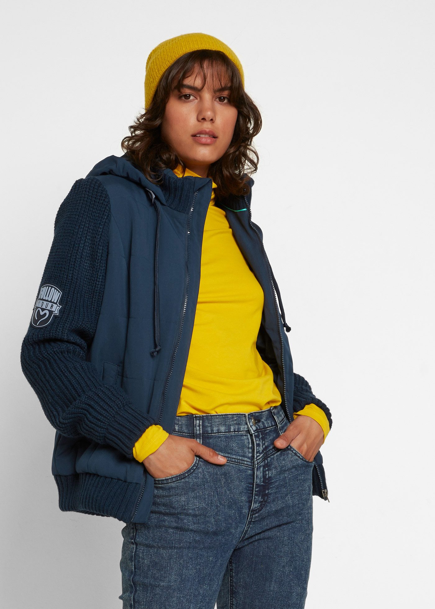 bonprix Kurzjacke figurumspielende Passform, mit Strickärmeln und Kapuze