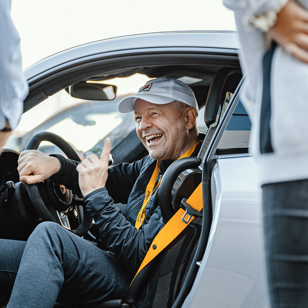mydays Erlebnisgutschein Renntaxi GT3 vs AMG GT-S (6 Rdn) Oschersleben, Renntaxi fahren: Mit Highspeed ueber die Rennstrecke!