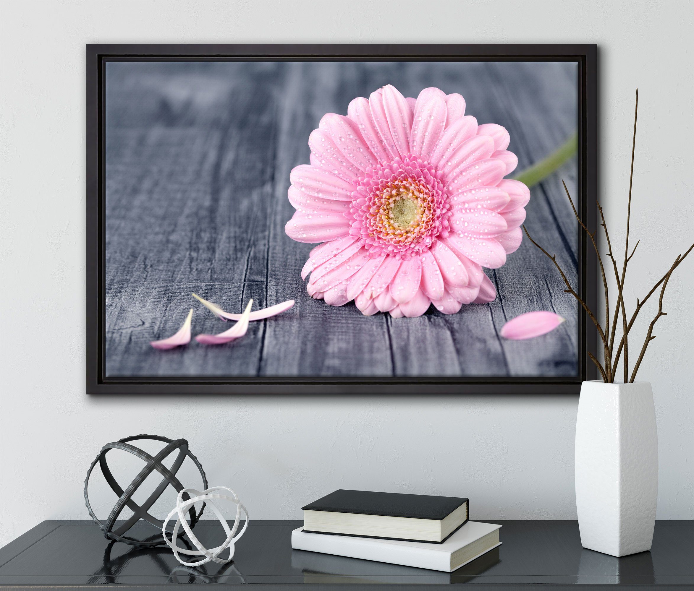 (1 Gerbera Schattenfugen-Bilderrahmen Boden, einem St), bespannt, inkl. pinke Wanddekoration in gefasst, Leinwandbild fertig Zackenaufhänger Leinwandbild Pixxprint auf rustikalem