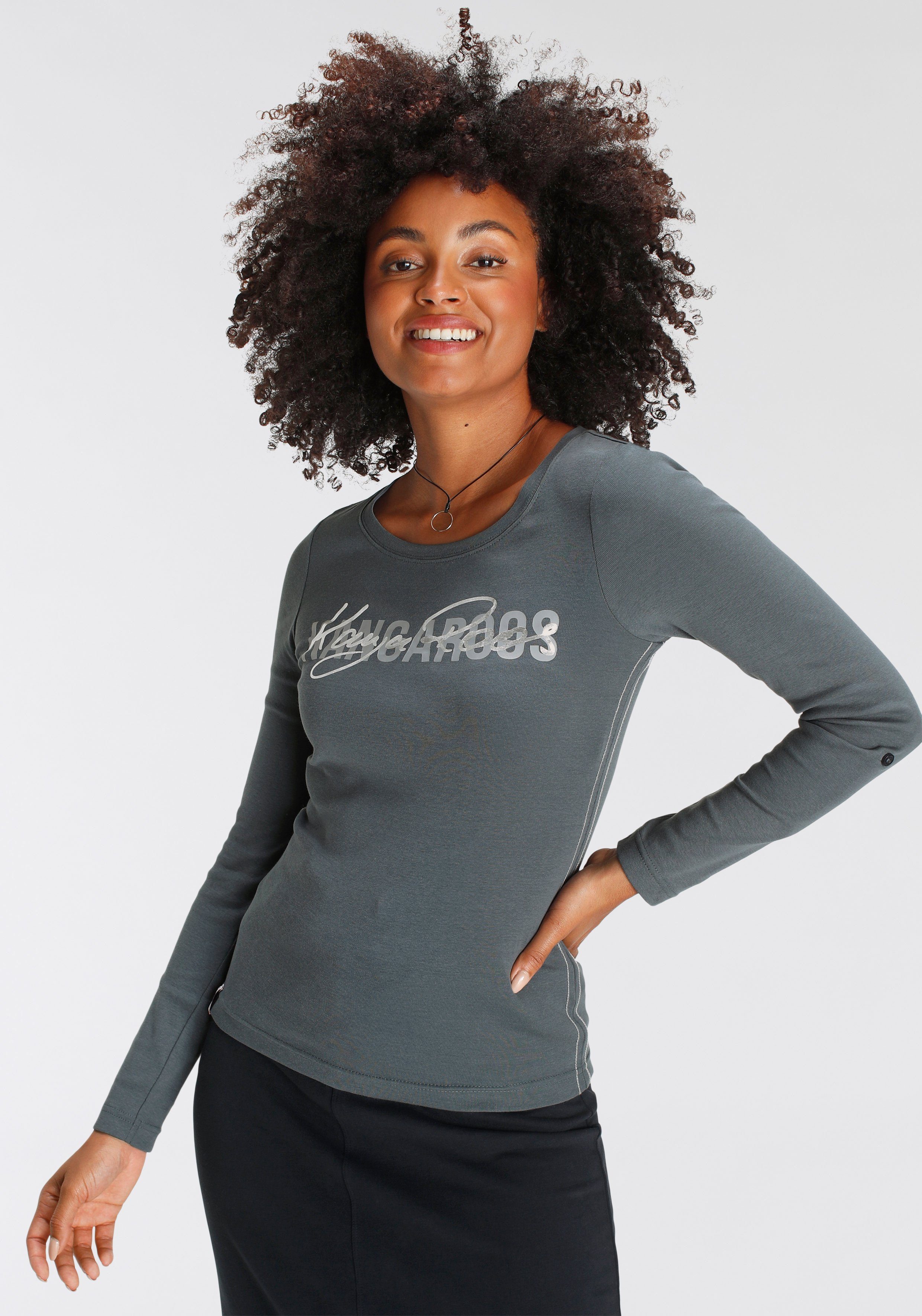 KangaROOS Langarmshirt krempelbare Ärmel, figurbetonter Schnitt, günstig online kaufen