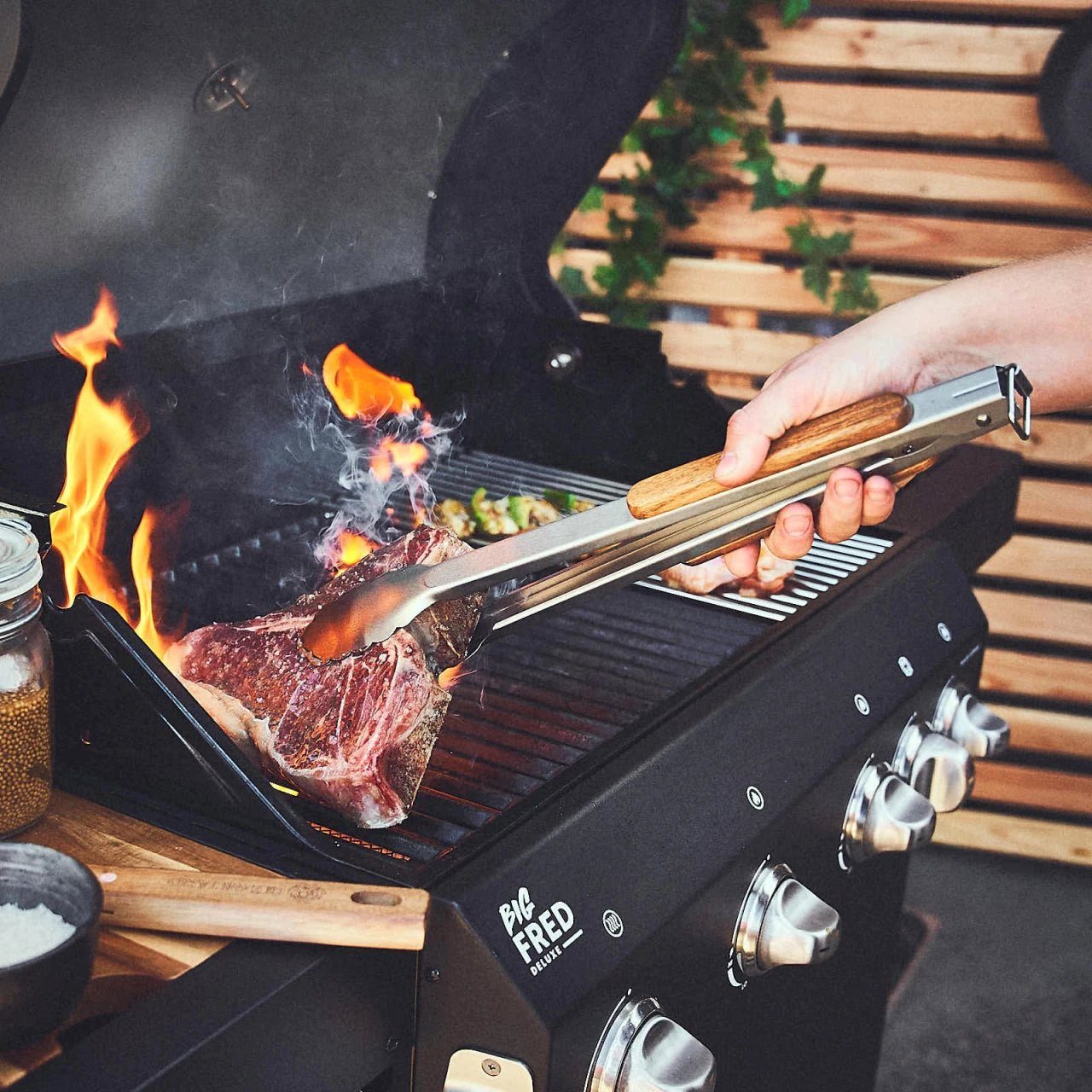BURNHARD® Grillzange Akazienholz Grillzange 45 cm – Bild 5 von 5