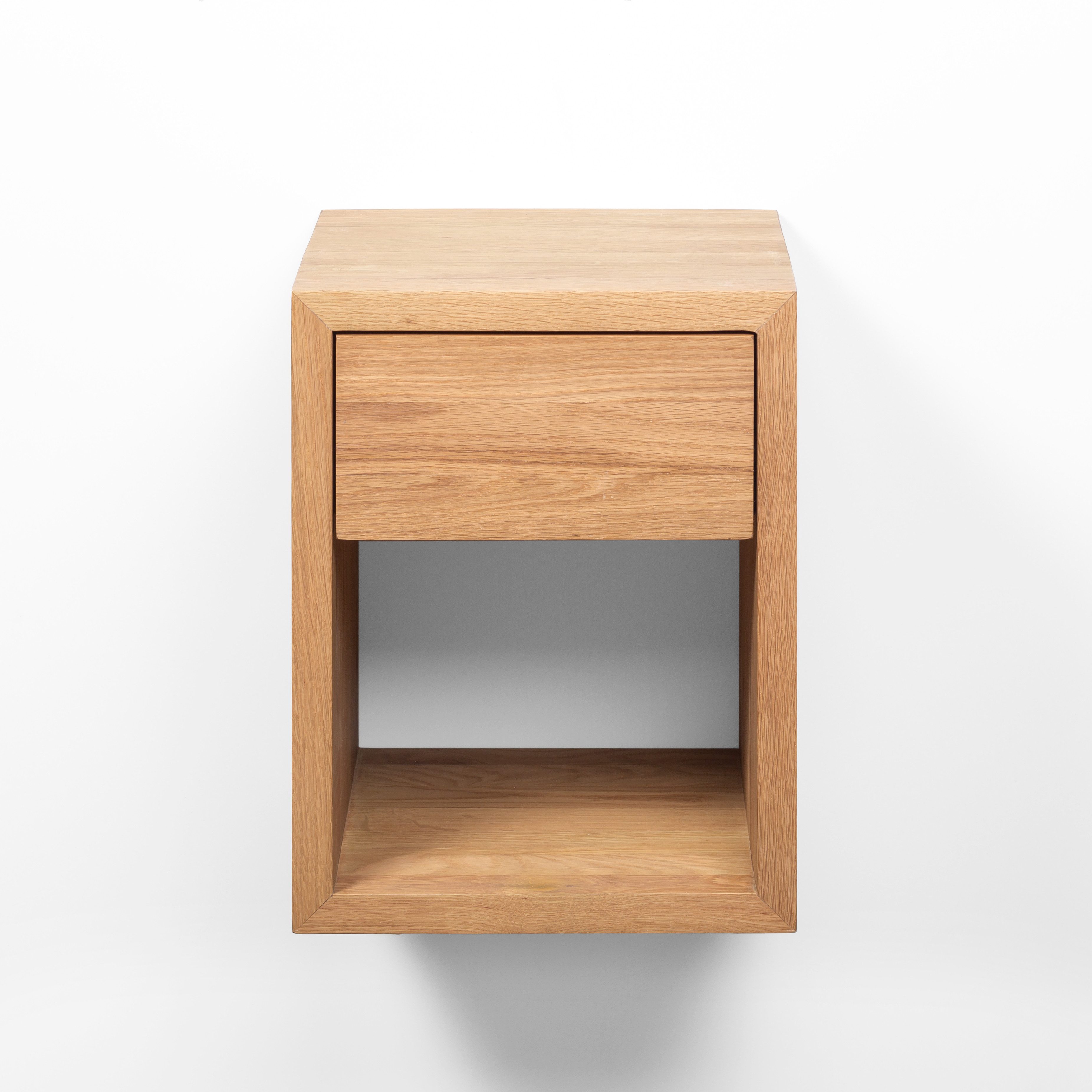 Woodek Design Nachttisch HUGO, schwebendes Wandregal mit Schublade, H 39 x B 30 x T 30 cm (Ablagetisch aus matt lackiertem massivem Eichenholz, 1-St., griffloser Beistelltisch), kompakter Nachtschrank mit Ablage