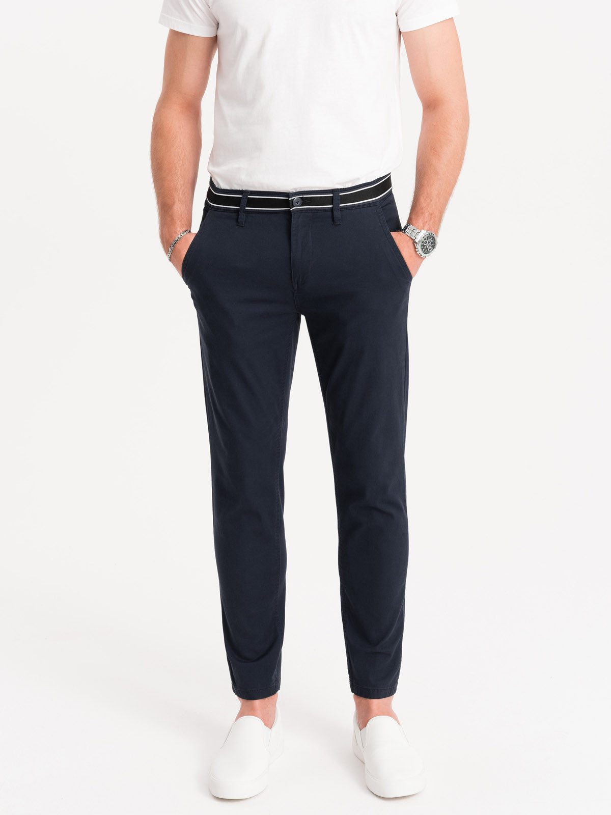 OMBRE Chinohose Chinohose mit Gürtelähnliche dekorative Paspel.