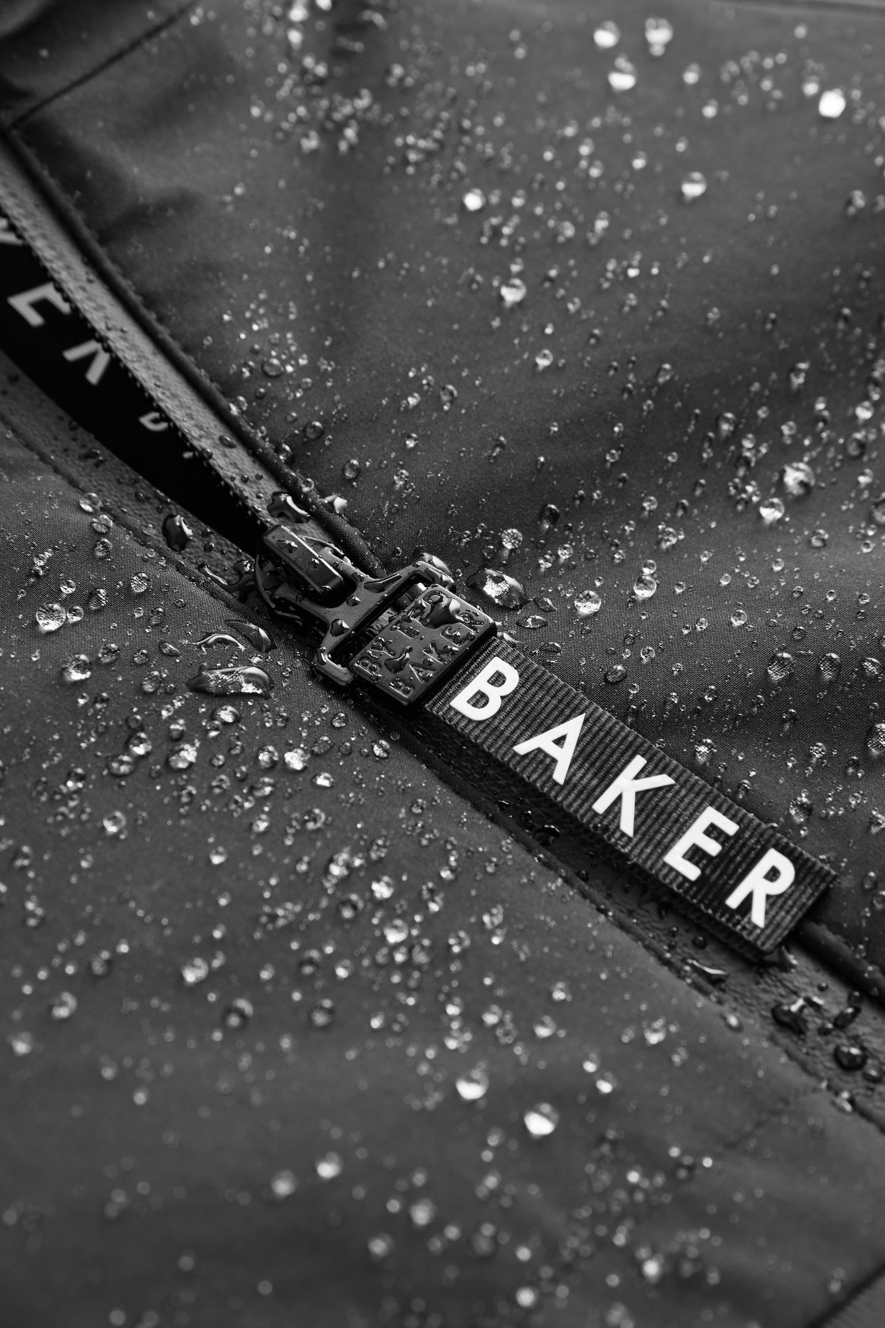 Baker by Ted Baker Funktionsmantel Baker by Ted Baker Wasserdichter, leichter Mantel (1-tlg)
