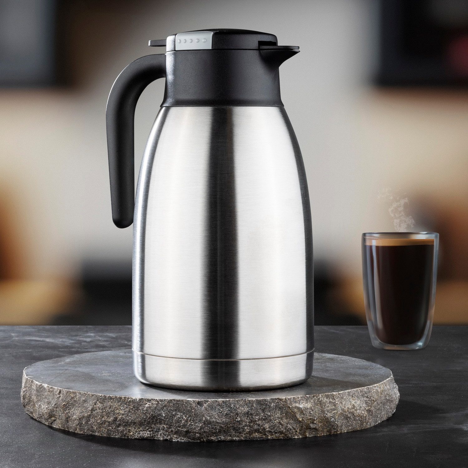 Haushalt International Isolierkanne 1,5 L Edelstahl Thermokanne Thermoskanne Isolierflasche, doppelwandige Isolierung, Einhandbedienung