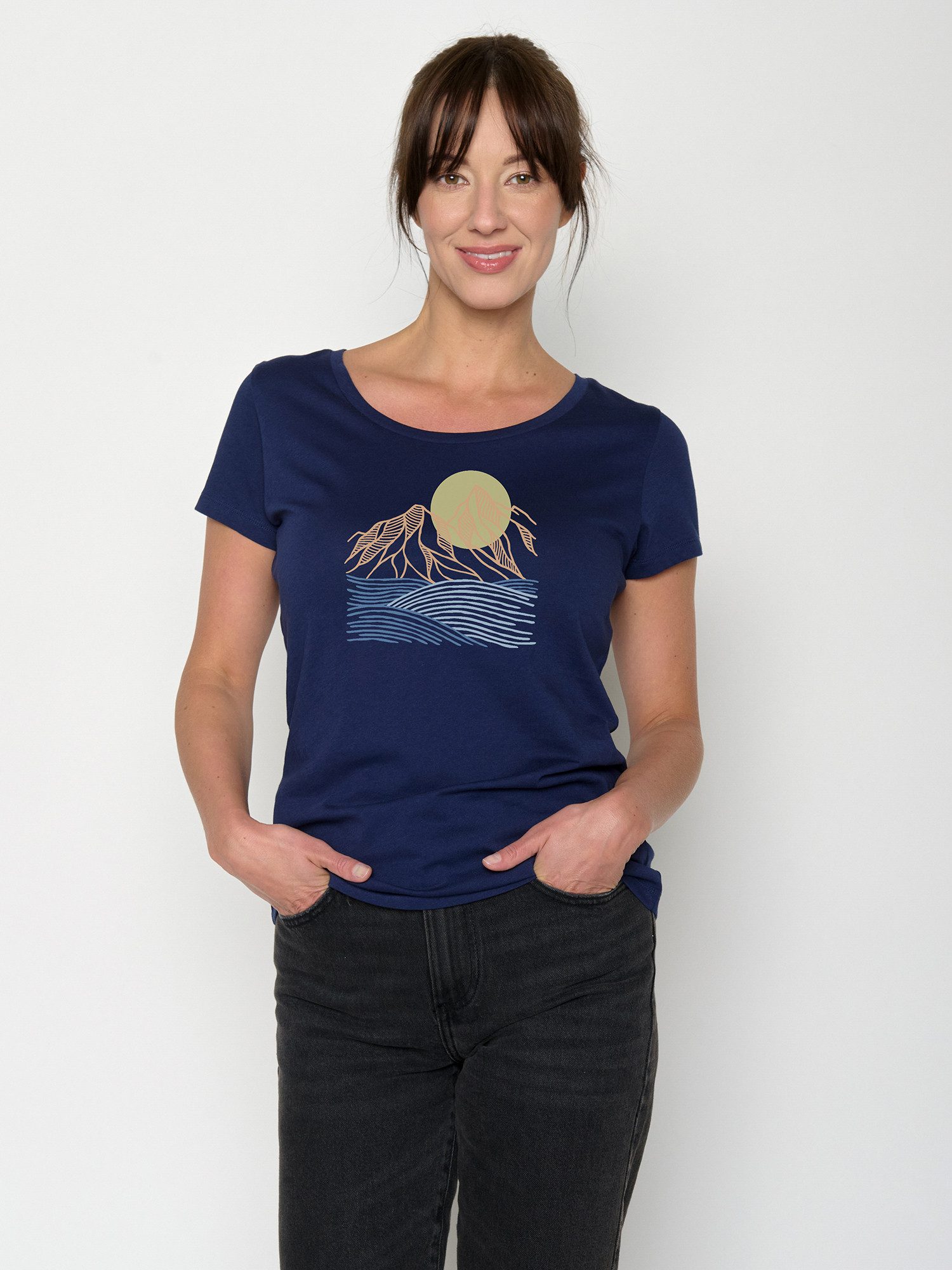 T-Shirt Loves Mountain Scenery