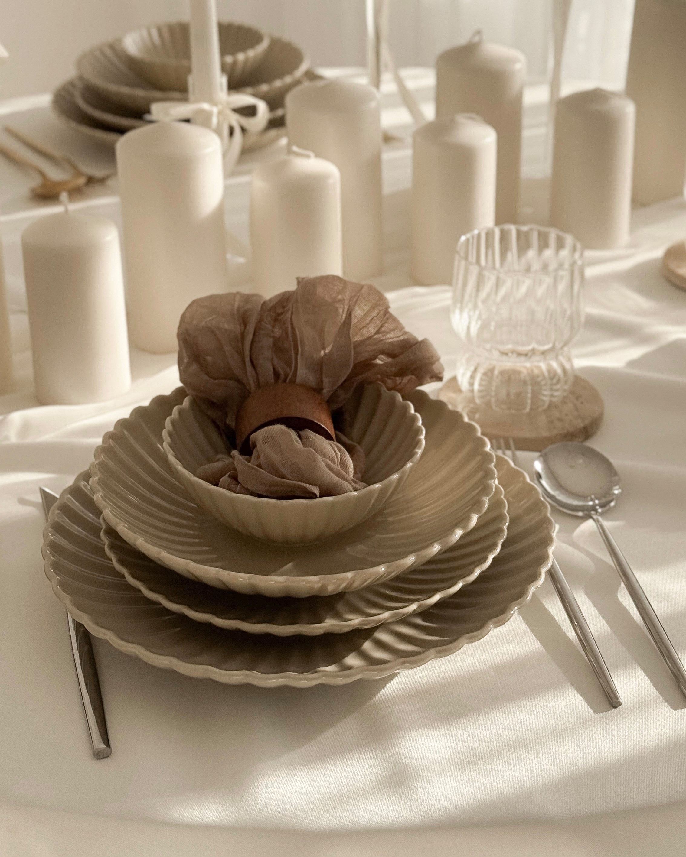 EKA Geschirr-Set Lotus Beige Flower Teller-Set (24-tlg), 6 Personen, Porzellan