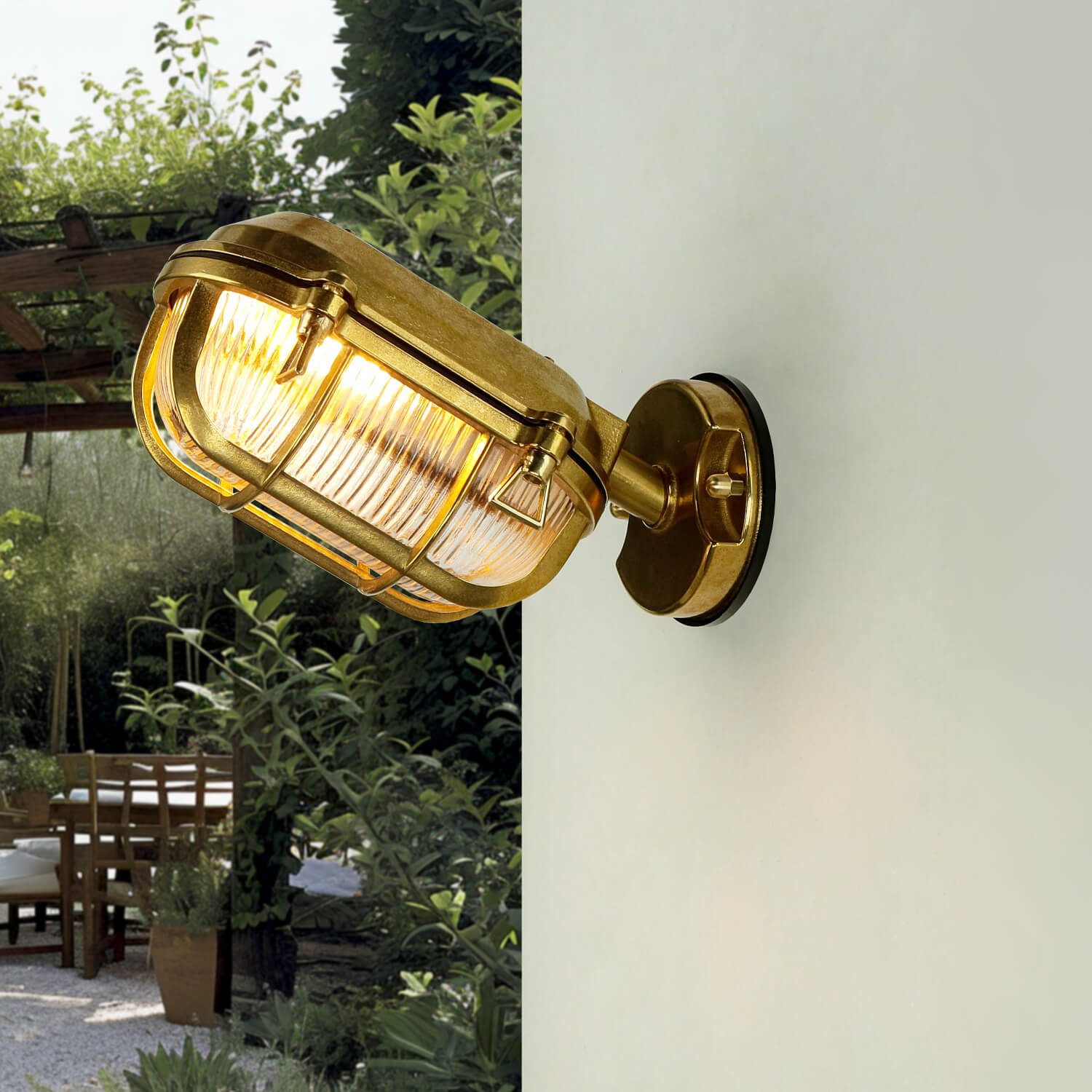 Licht-Erlebnisse Außen-Wandleuchte SKIATHOS, ohne Leuchtmittel, Schiffslampe Messing Glas Schirm geriffelt IP64 Haus Balkon