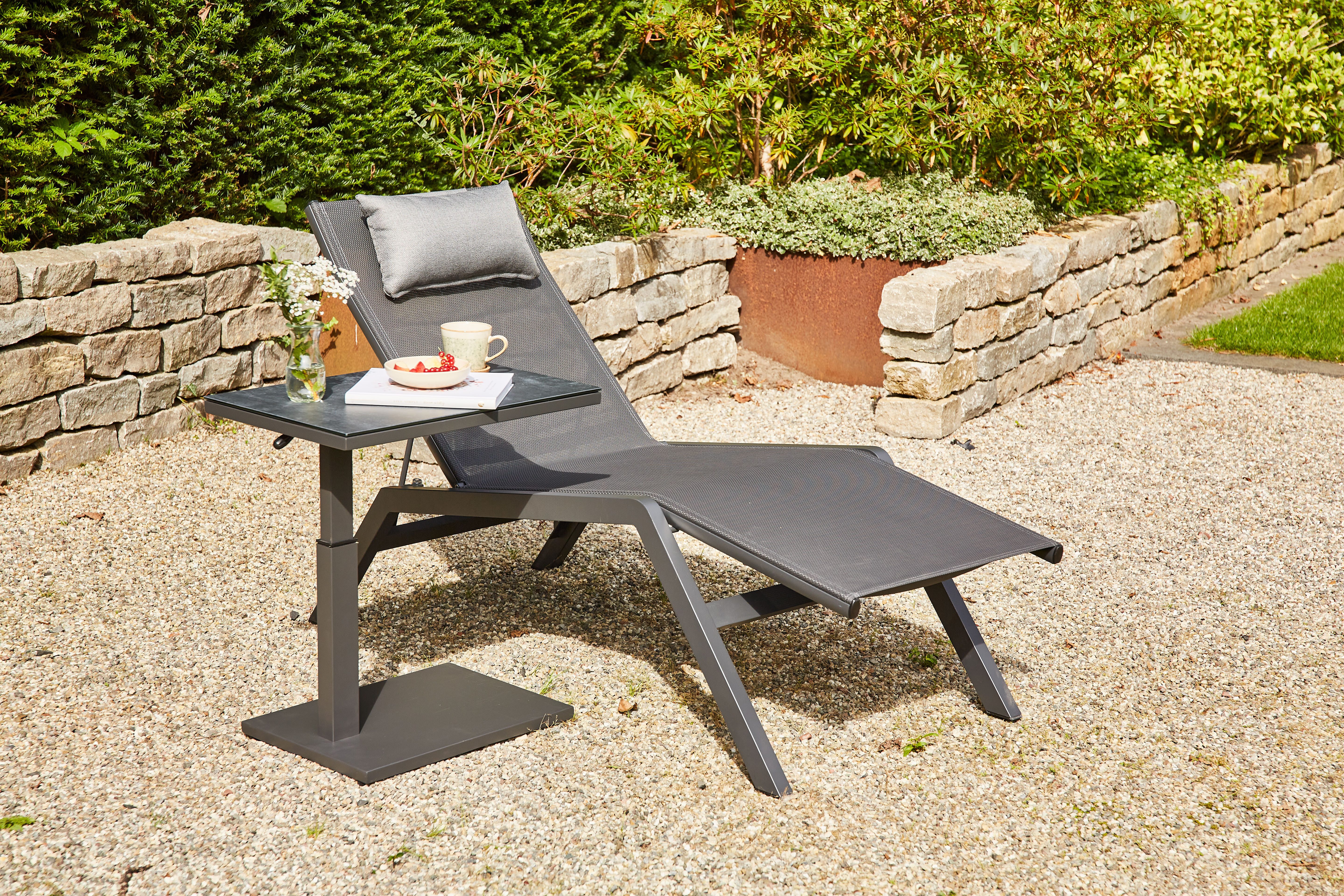 Siena Garden Gartentisch TORENO Lift-Beistelltisch 60x40cm, Aluminiumgestell matt anthrazit, Tischplatte aus Glas in dark concrete