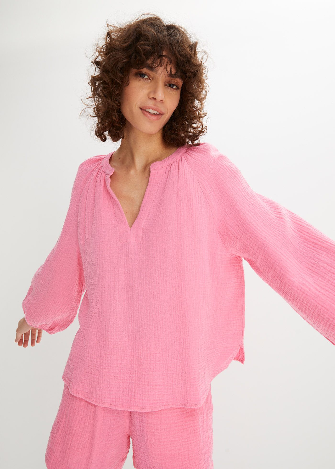 bonprix Shirtbluse Oversize-Passform, mit V-Ausschnitt, aus Baumwolle, 3/4-Ärmeln
