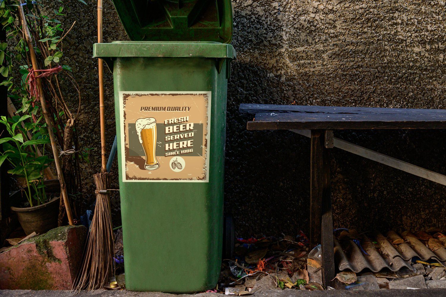Mannshöhle (1 St), Bier Vintage Sticker, Mülleimer-aufkleber, - - Container, - MuchoWow Wandsticker Abfalbehälter Mülltonne, Schaum