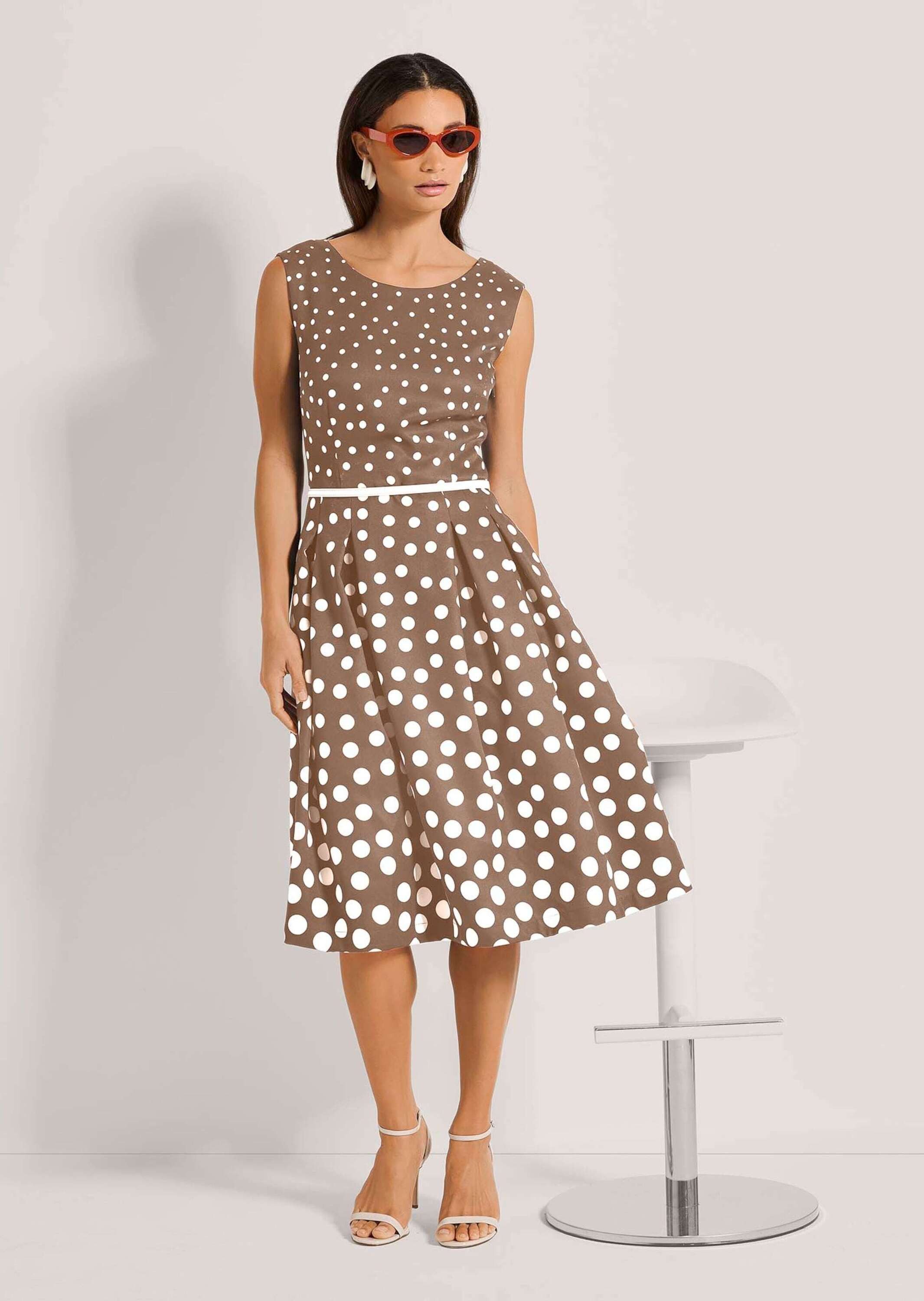 MADELEINE Midikleid Kurzarm Tupfenkleid in Midilänge Ärmelloses Design mit V-Ausschnitt hinten