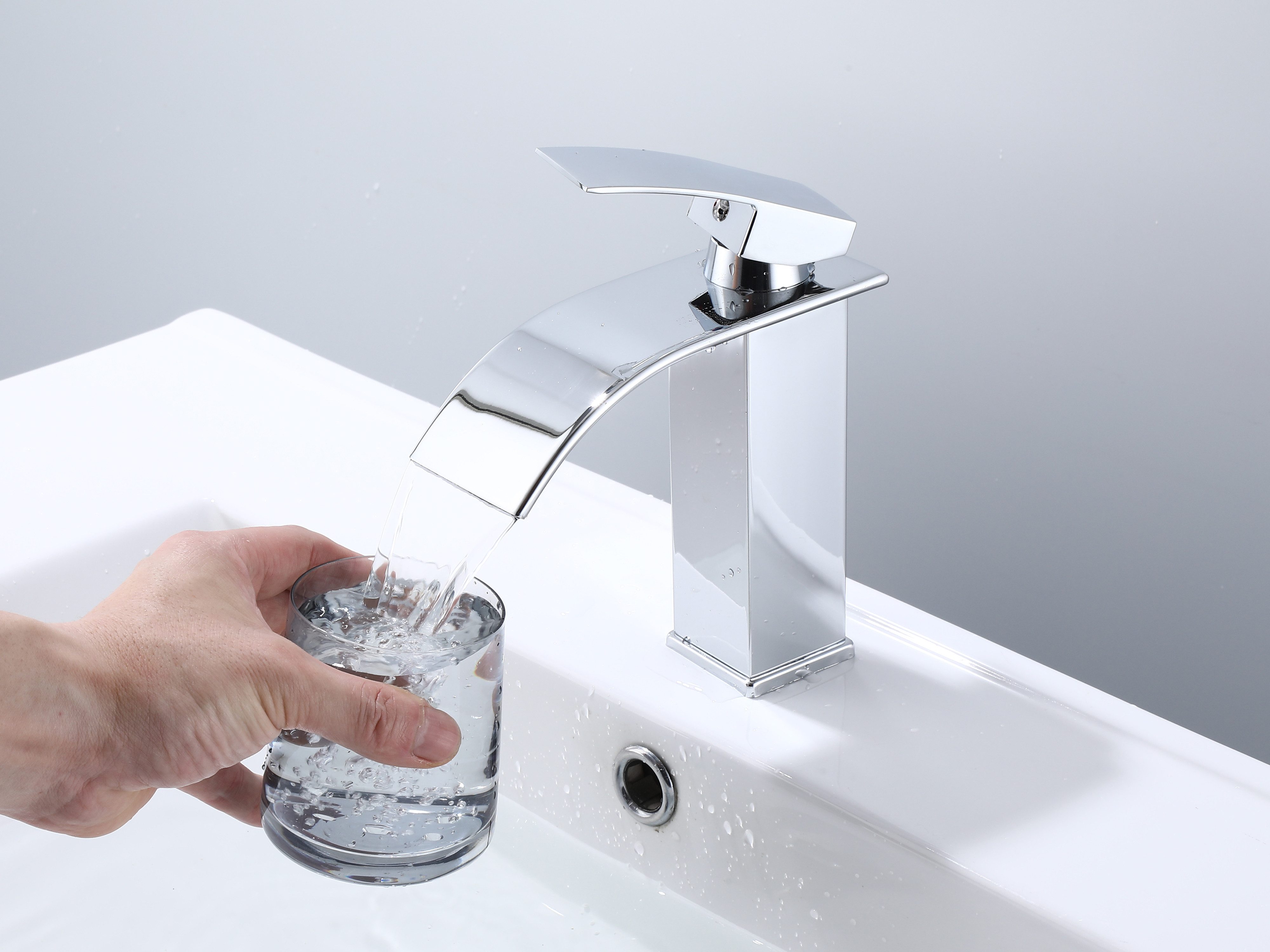 Homeline Badarmatur Waschtischarmatur Wasserhahn Bad Badarmatur Armatur Schwarz / Chrom (Mischbatterie ist flexibel, Schläuche., Mit Schläuche)
