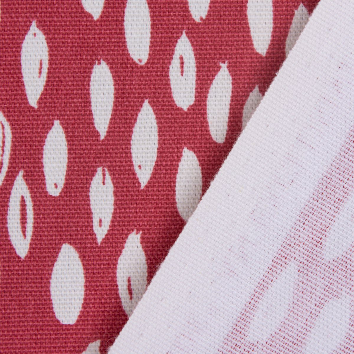 SCHÖNER LEBEN. Tischdecke SCHÖNER LEBEN. Tischdecke Tropfen rot eckig in verschiedenen Größen, handmade