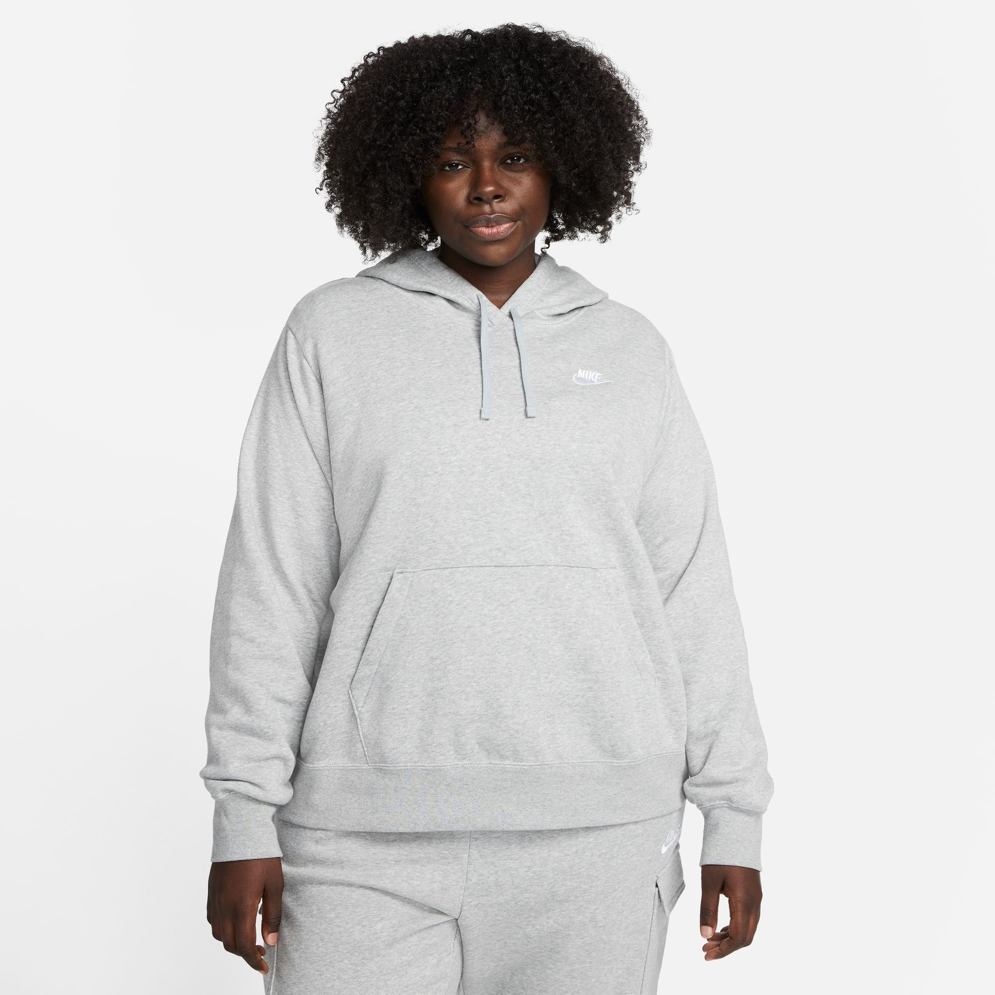 Nike Sportswear Kapuzensweatshirt CLUB FLEECE WOMEN'S PULLOVER HOODIE (PLUS SIZE) DK GREY HEATHER/WHITE
