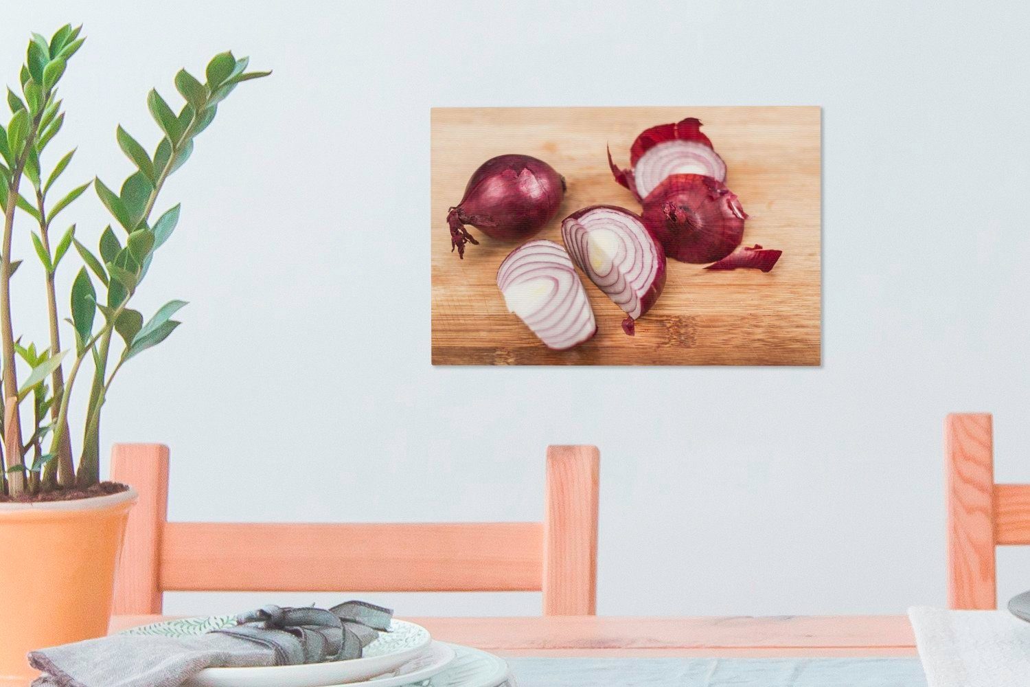auf Foto 30x20 Wanddeko, Zwiebeln geschnittenen OneMillionCanvasses® Leinwandbilder, in (1 Wandbild cm Aufhängefertig, Leinwandbild von einem, St), roten Scheiben