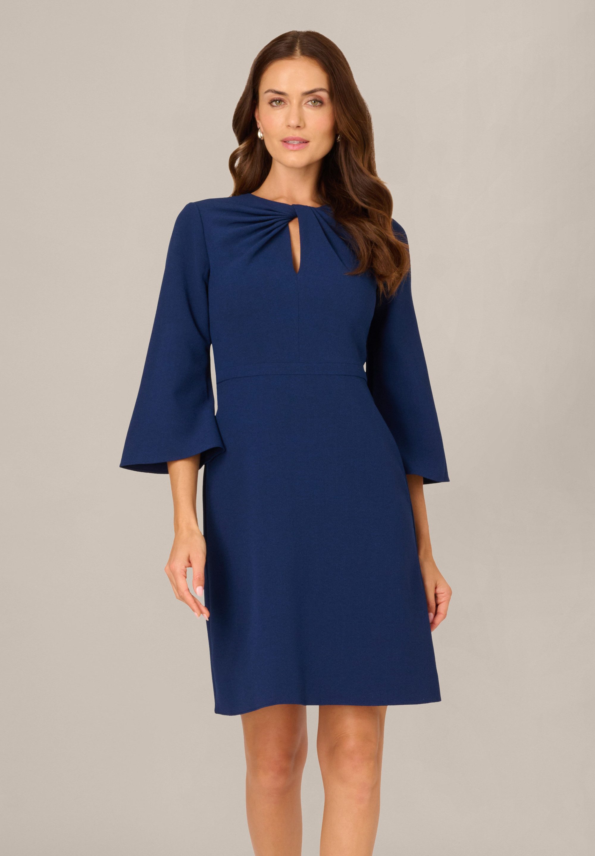 Adrianna Papell Etuikleid Twist Crepe Short Dress Kniebetontes, tailliertes Etuikleid