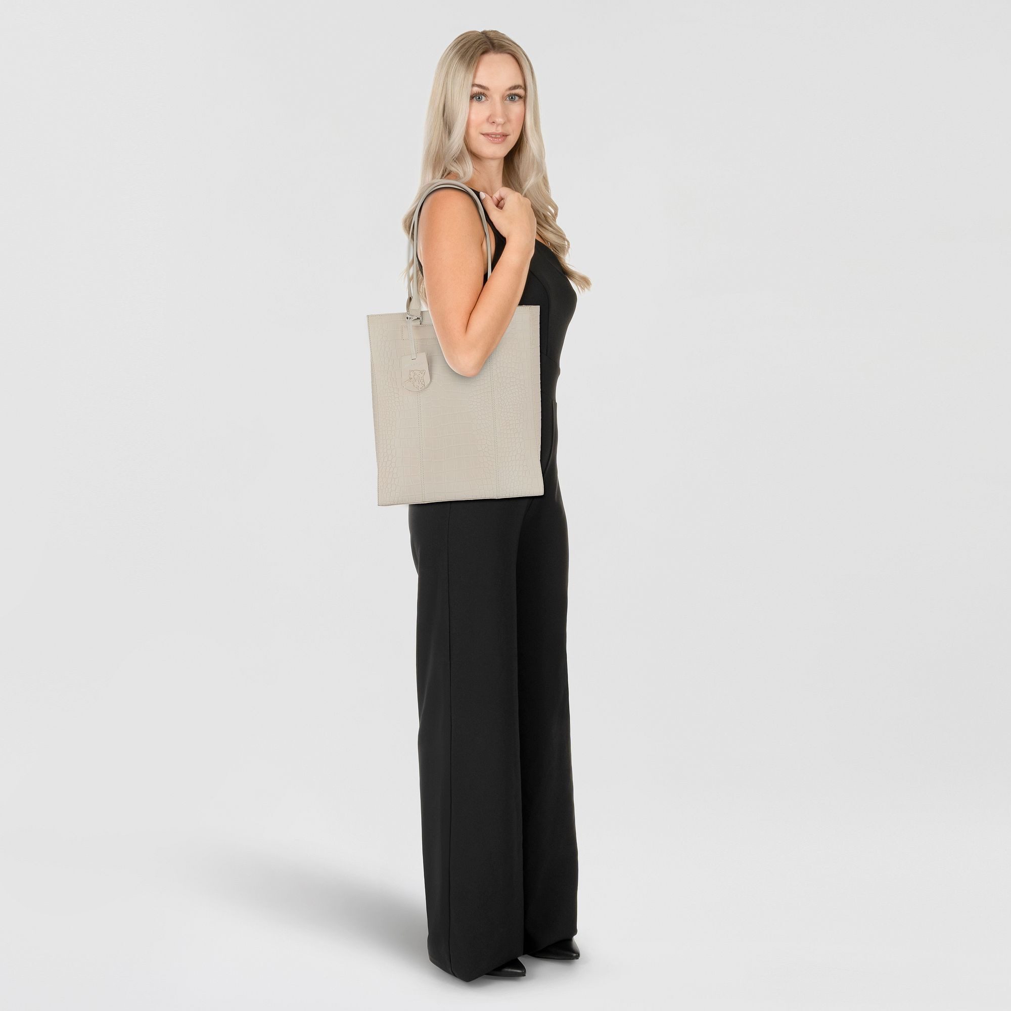 Burkely Schultertasche Casual Cayla, Leder