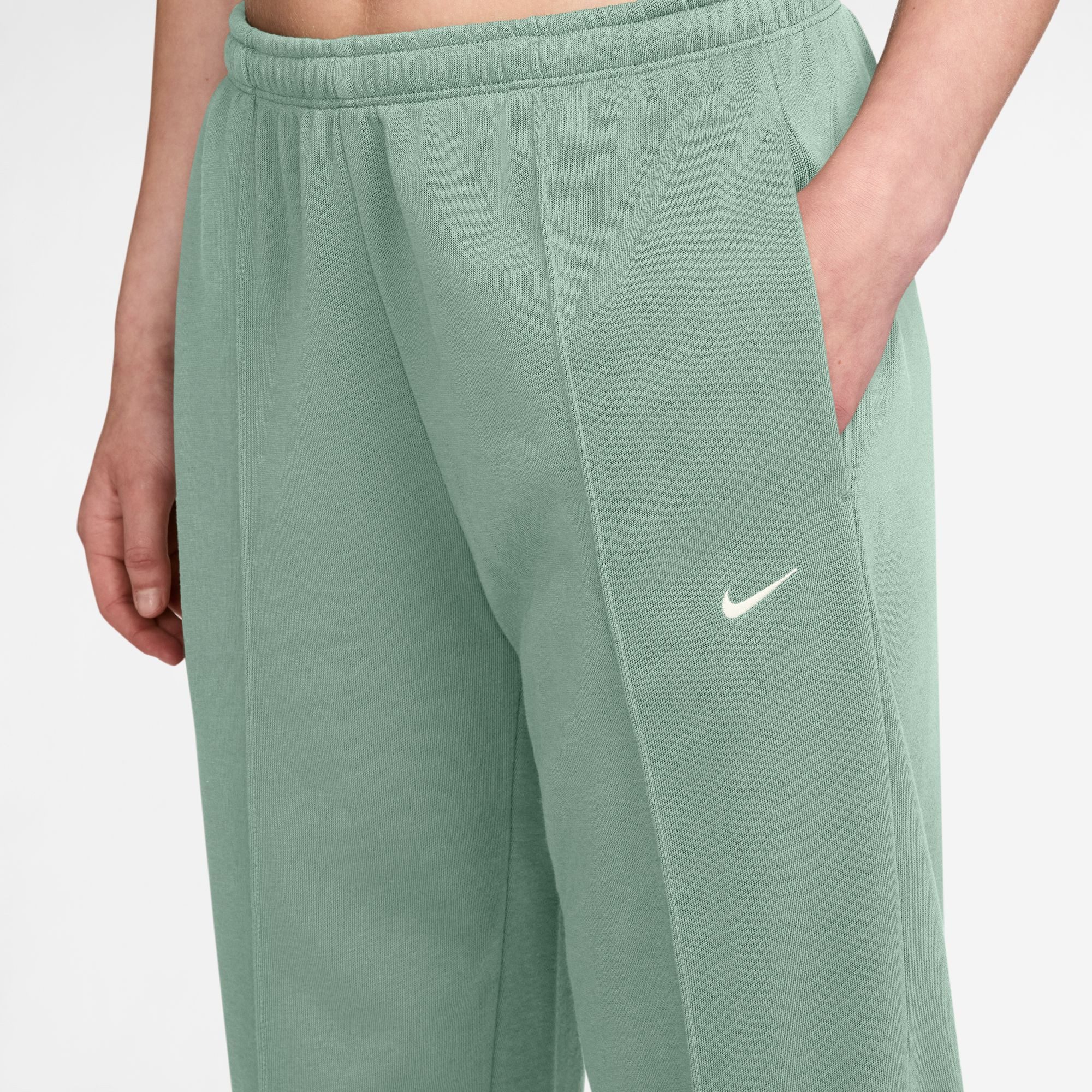 Nike Sportswear Sporthose W NSW CHLL FT JGGR PANT aus Baumwolle und Polyester, auch in großen Größen