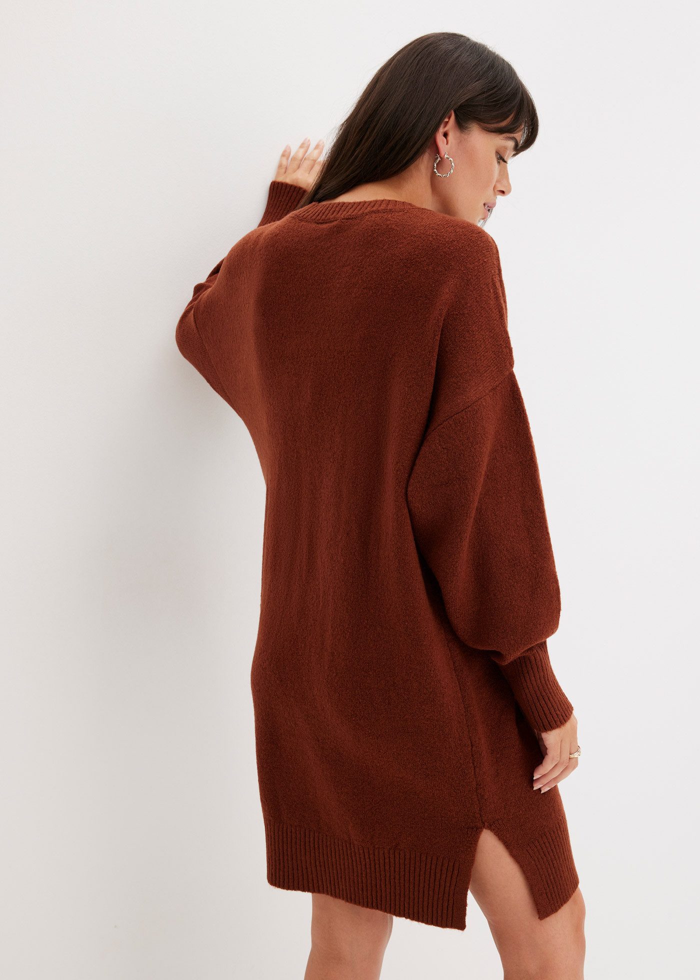 bonprix Sweatkleid aus Materialmix, Oversize Passform, knielang, mit Seitenschlitzen