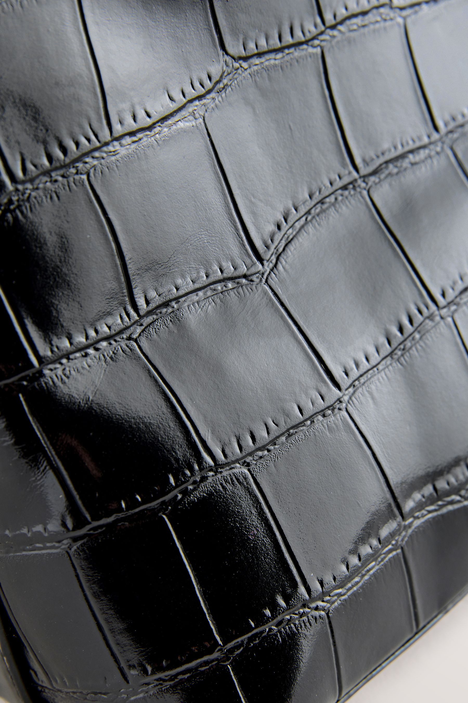 Next Clutch Tasche in Kroko-Optik mit Cut-out (1-tlg)