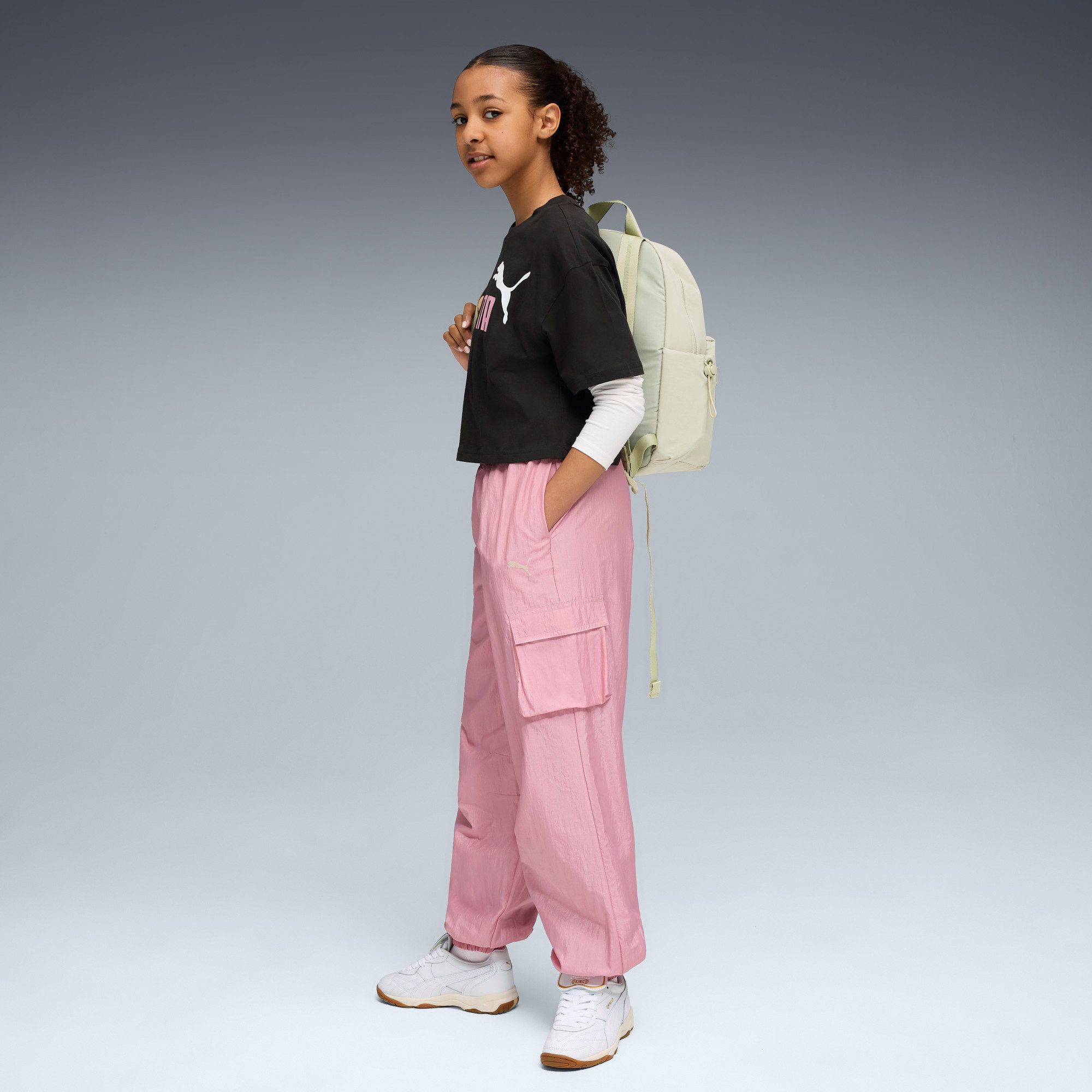 PUMA T-Shirt ESS 2 COLOR NO. 1 LOGO SHORT LENGTH TEE G für Jugendliche, lockere Passform, Kurzarmdesign