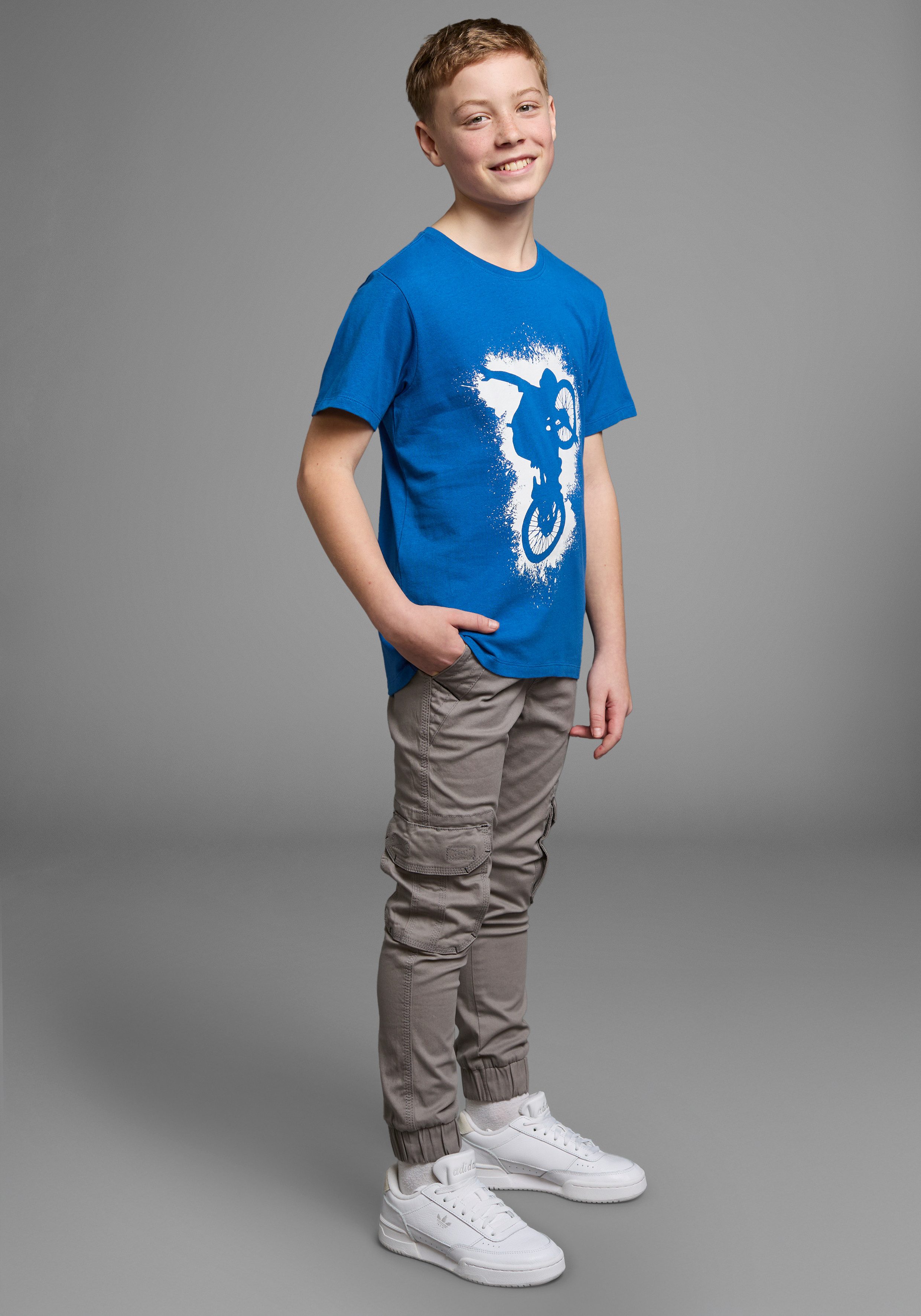 KIDSWORLD T-Shirt Mit lässigem Druck: BIKER Kurzarm, bedruckt, Rundhalsausschnitt, aus Baumwolle