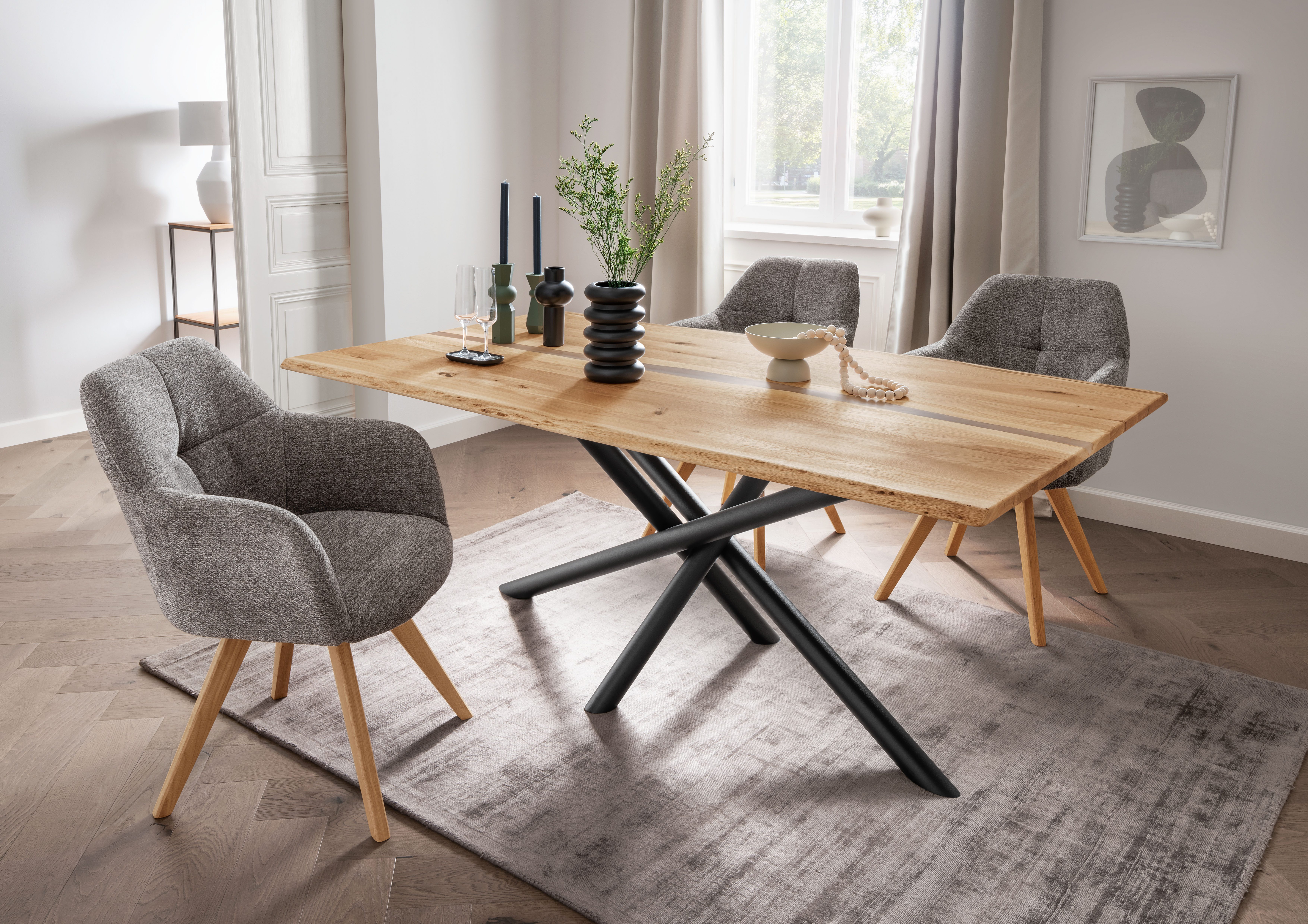 Woodroom Esstisch Gizeh (Spinnengestell 220 × 100 cm), Wildeiche massiv geölt, Baumkante mit Epoxidharz