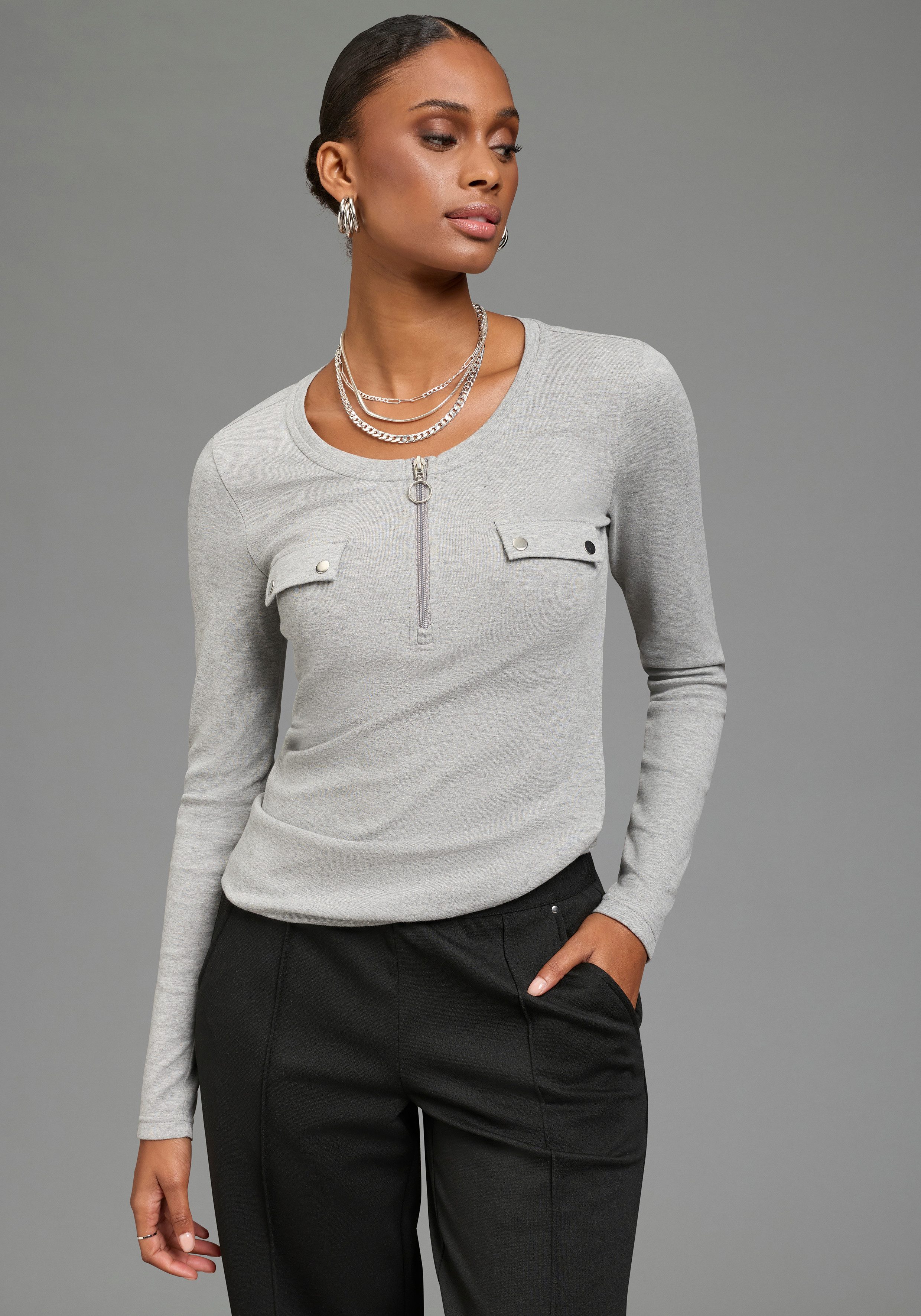 Bruno Banani Longsleeve mit Rundhalsausschnitt, figurbetonte Passform, hüftbedeckende Länge. € 29,99, (€ 29,99 pro 1 Stk).