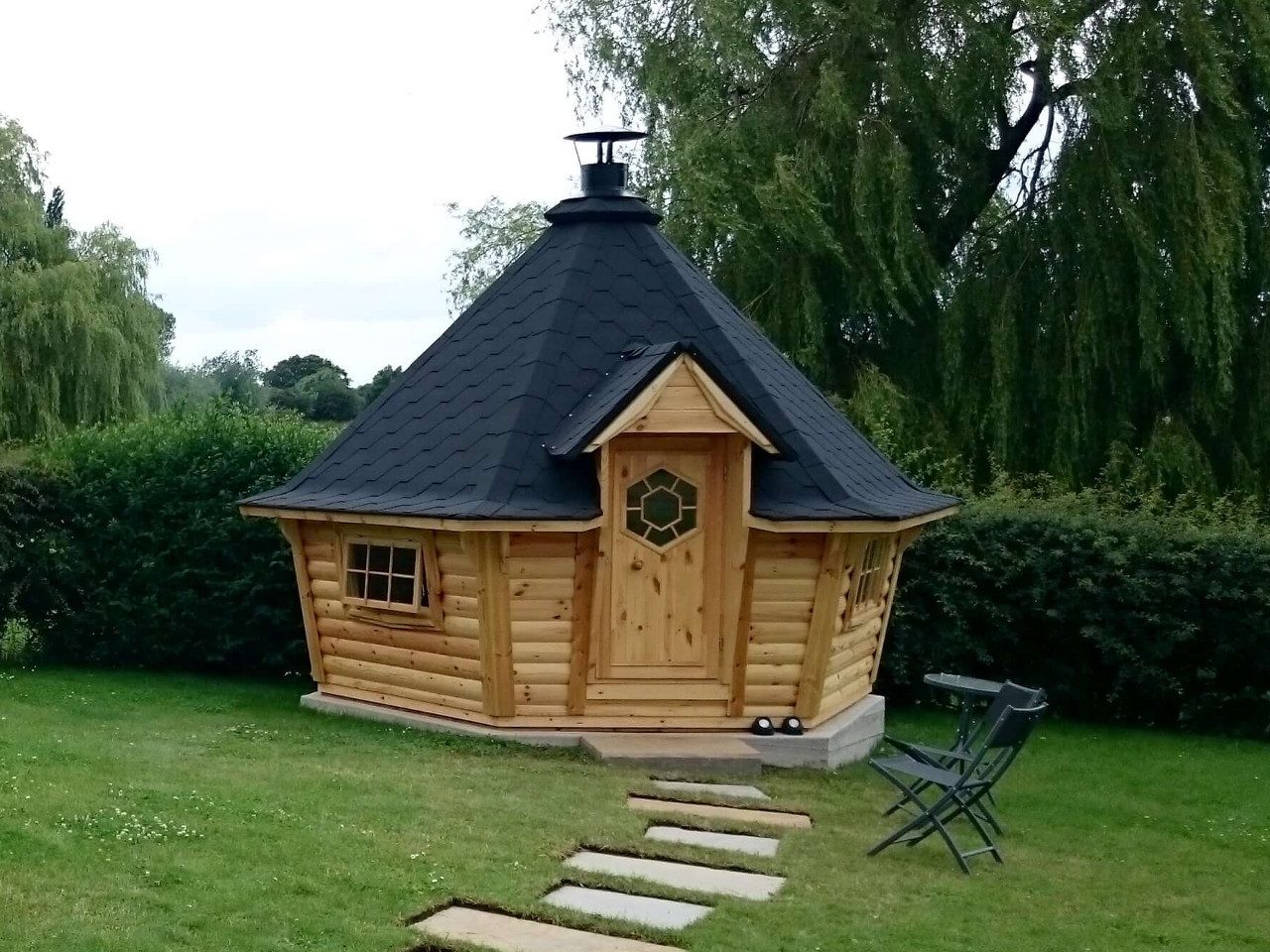 Finn Art Blockhaus Grillkota Grillpavillon 6-eckig Exklusiv 7 max. 12 Personen, BxT: 368x319 cm, Schindeln rot, mit Grillanlage, mit 28 mm Fußboden