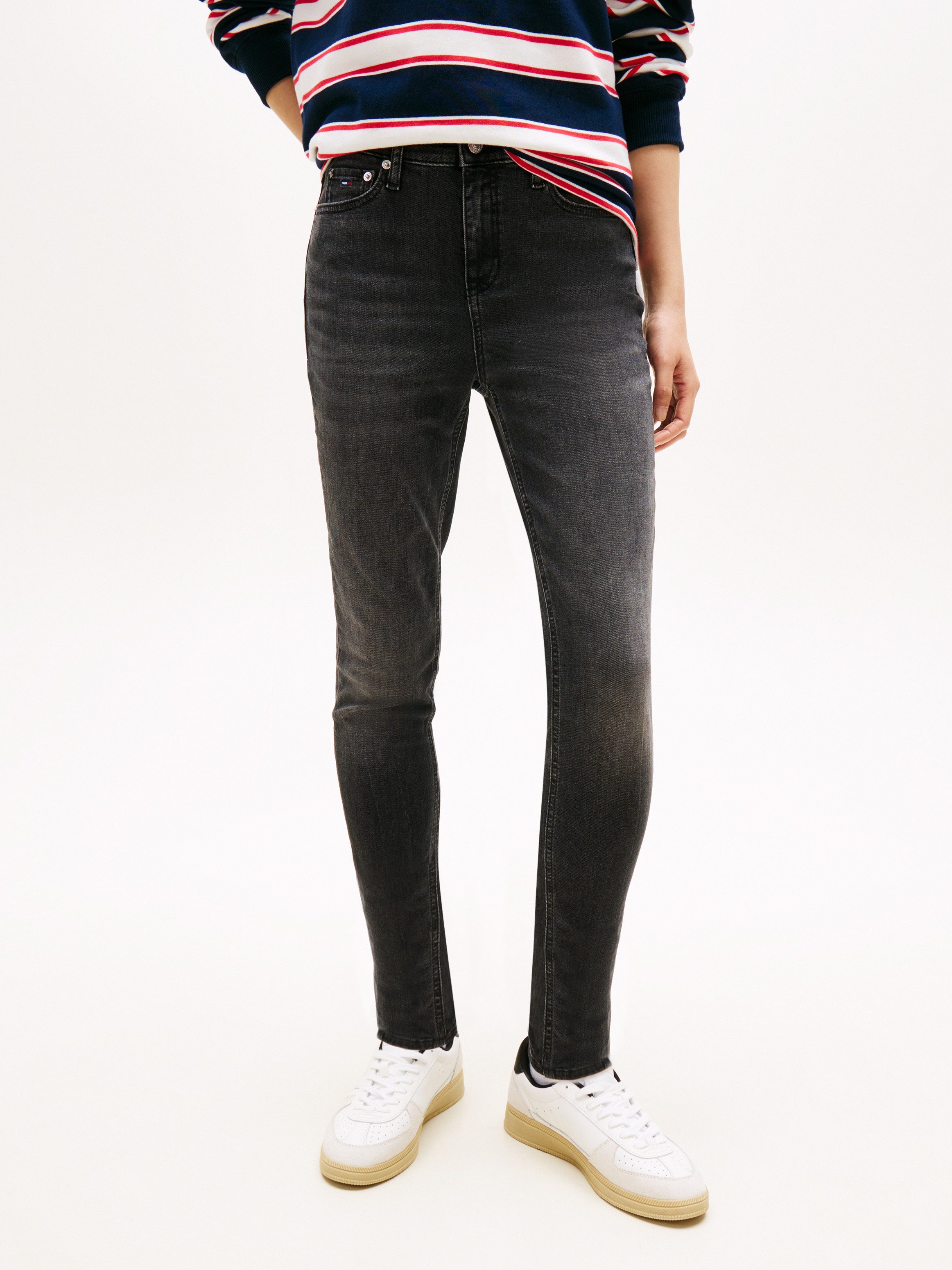 Tommy Jeans Skinny-fit-Jeans NORA MR SKNY AH1280 mit Logo-Badge, Mid Rise