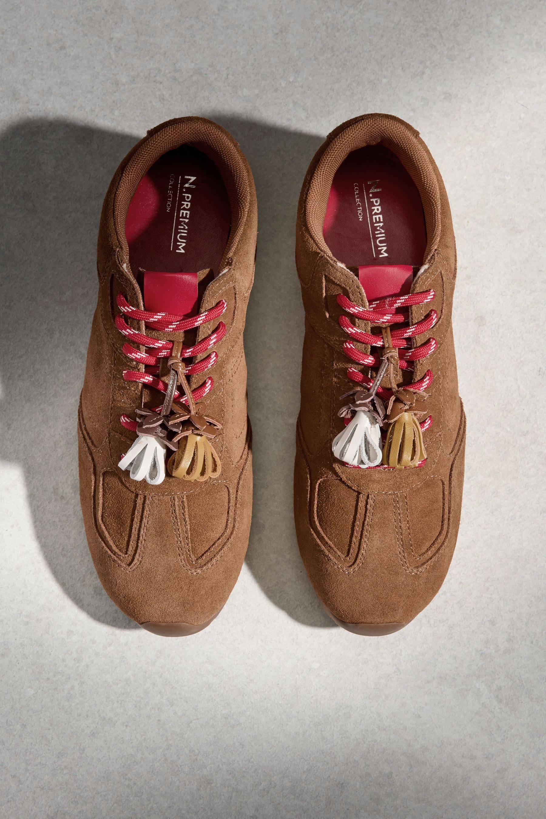 Next N. Premium Schnürsneaker aus Leder mit Anhänger Sneaker (1-tlg)