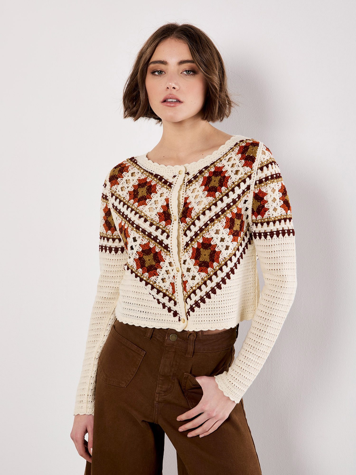 Apricot Cardigan Crochet Strickjacke mit Mausezähnchensaum günstig online kaufen