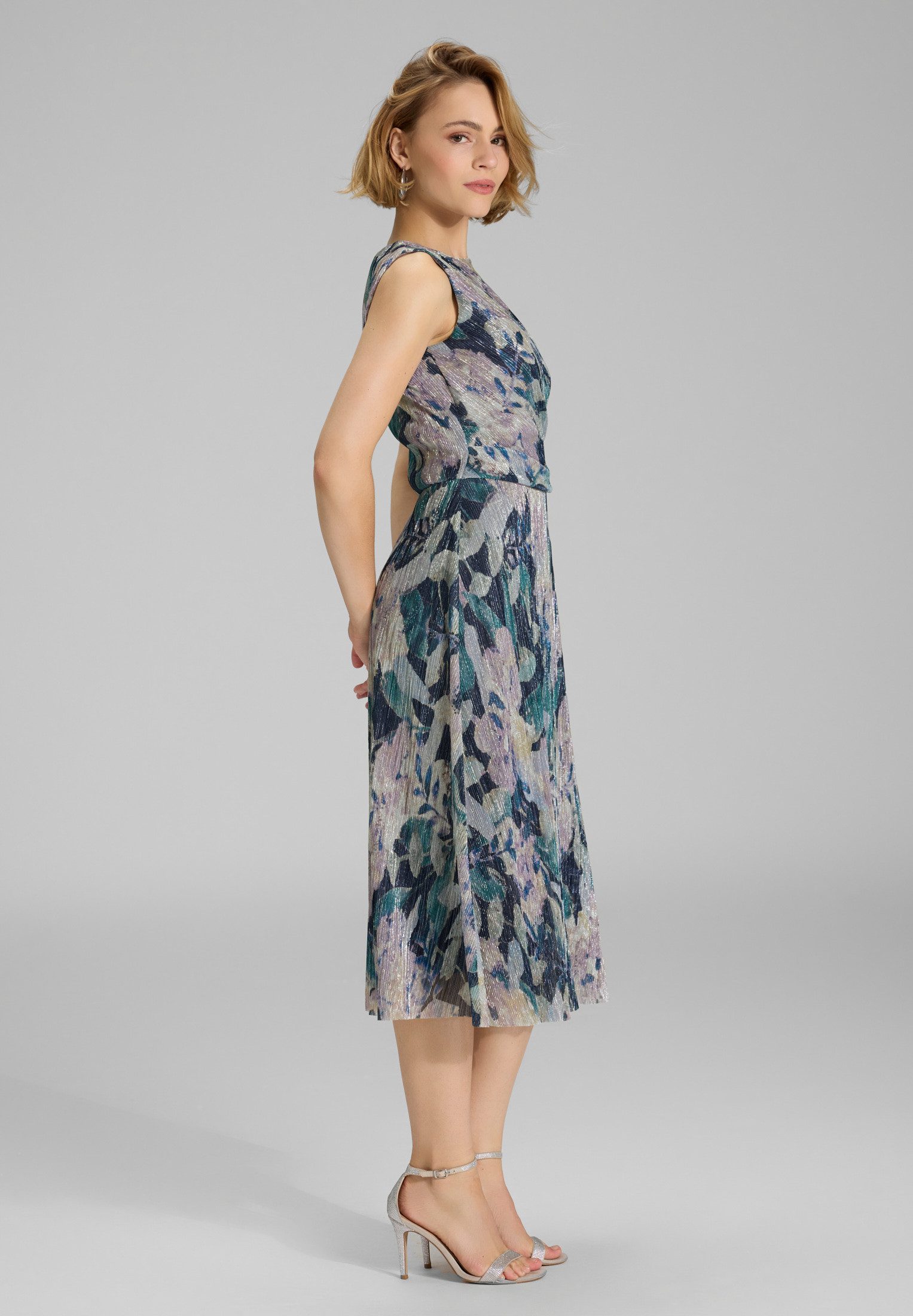 SWING Cocktailkleid Taillierte Passform mit fließendem günstig online kaufen