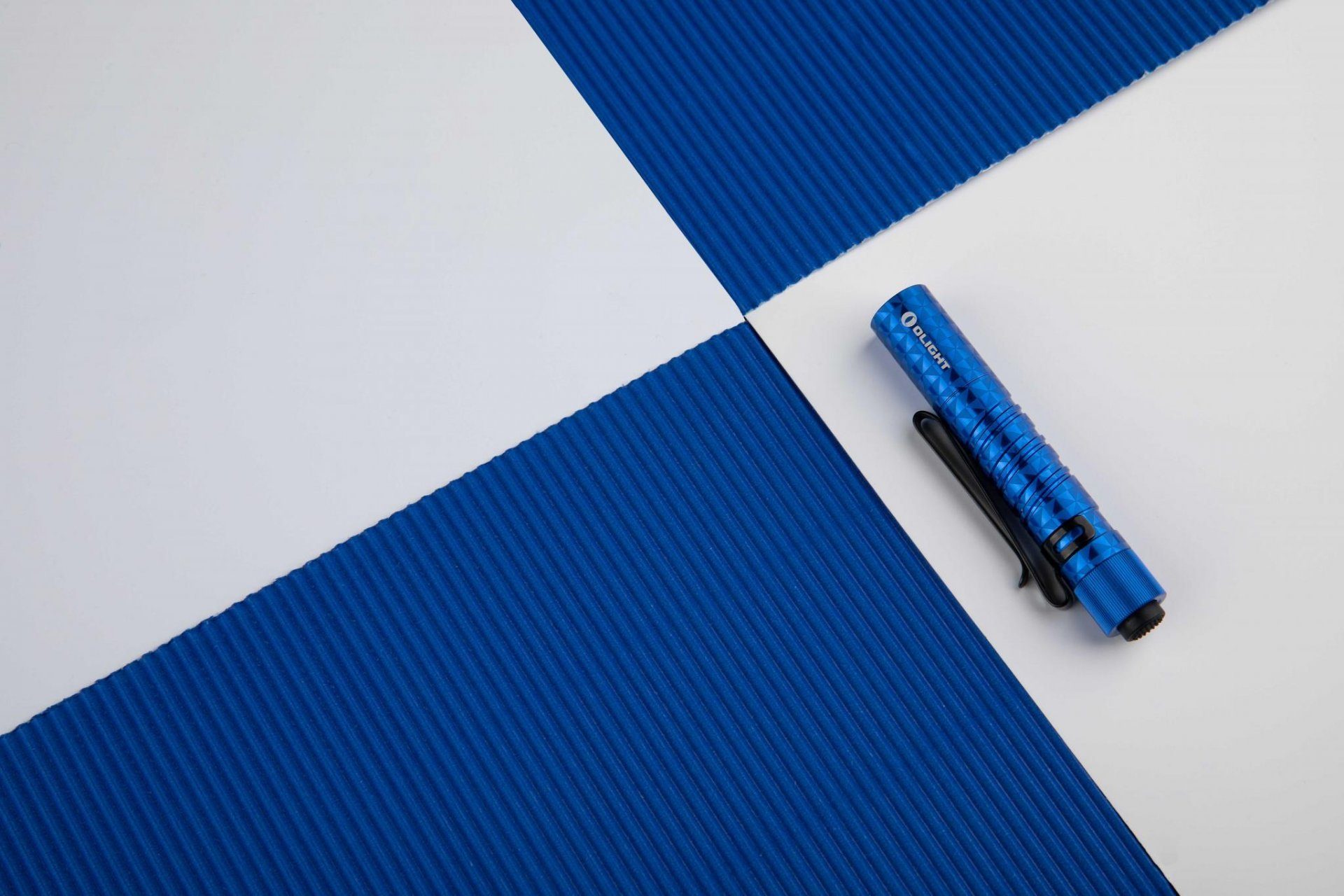 OLIGHT Taschenlampe I3T Blau Reichweite Mini EOS LED Schlüsselbund 66m Pinwheel 180 Lumen Taschenlampe