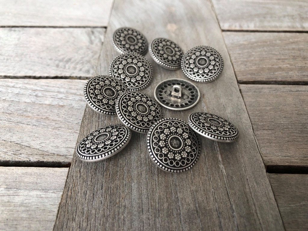Hartmann-Knöpfe Knopf 10 Stück altsilber Metallknöpfe flach Ösenknöpfe mit Blüten