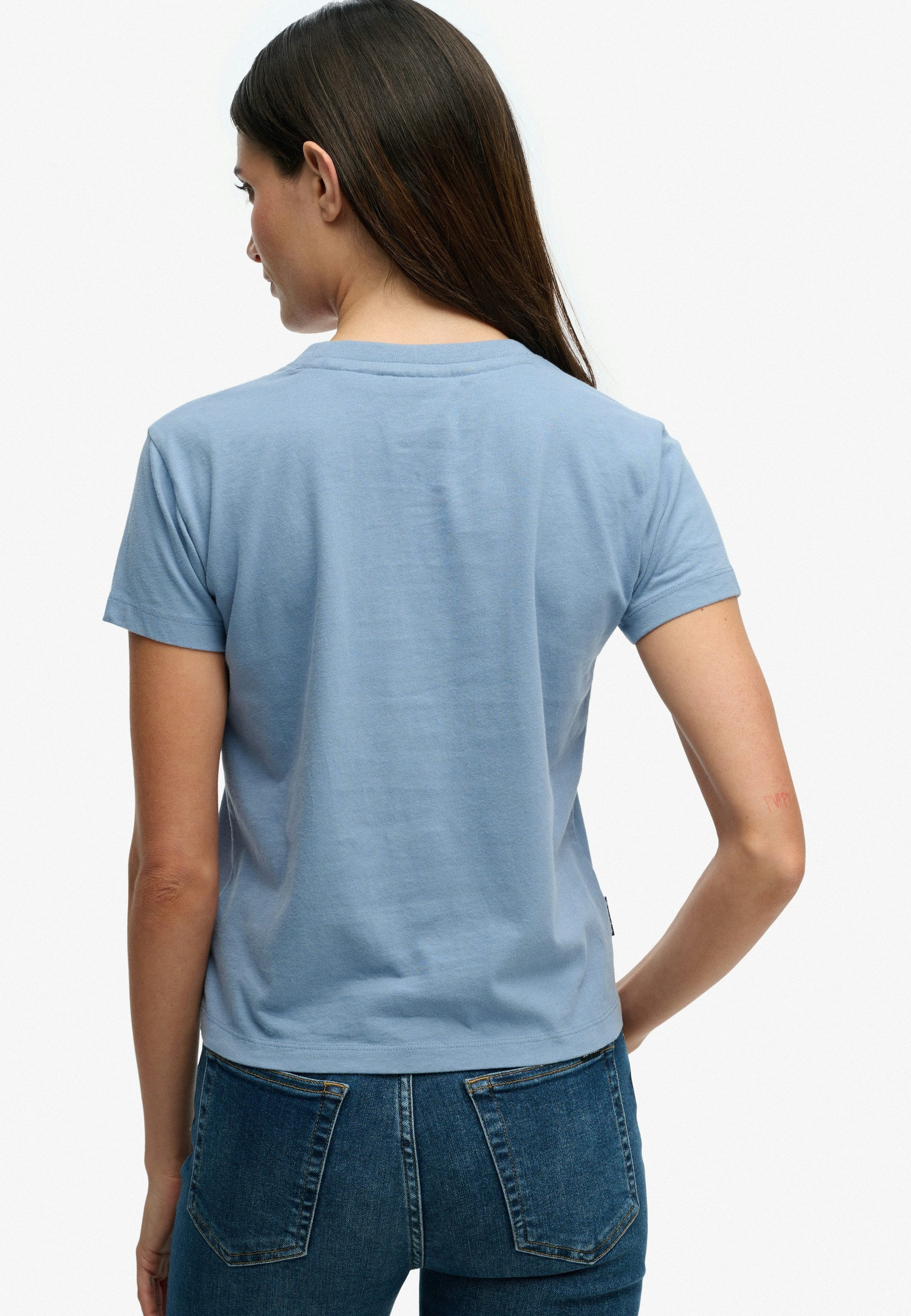 Superdry Kurzarmshirt SU-ESSENTIAL LOGO 90'S T SHIRT angenehmes Tragegefühl durch besonders weiche Haptik