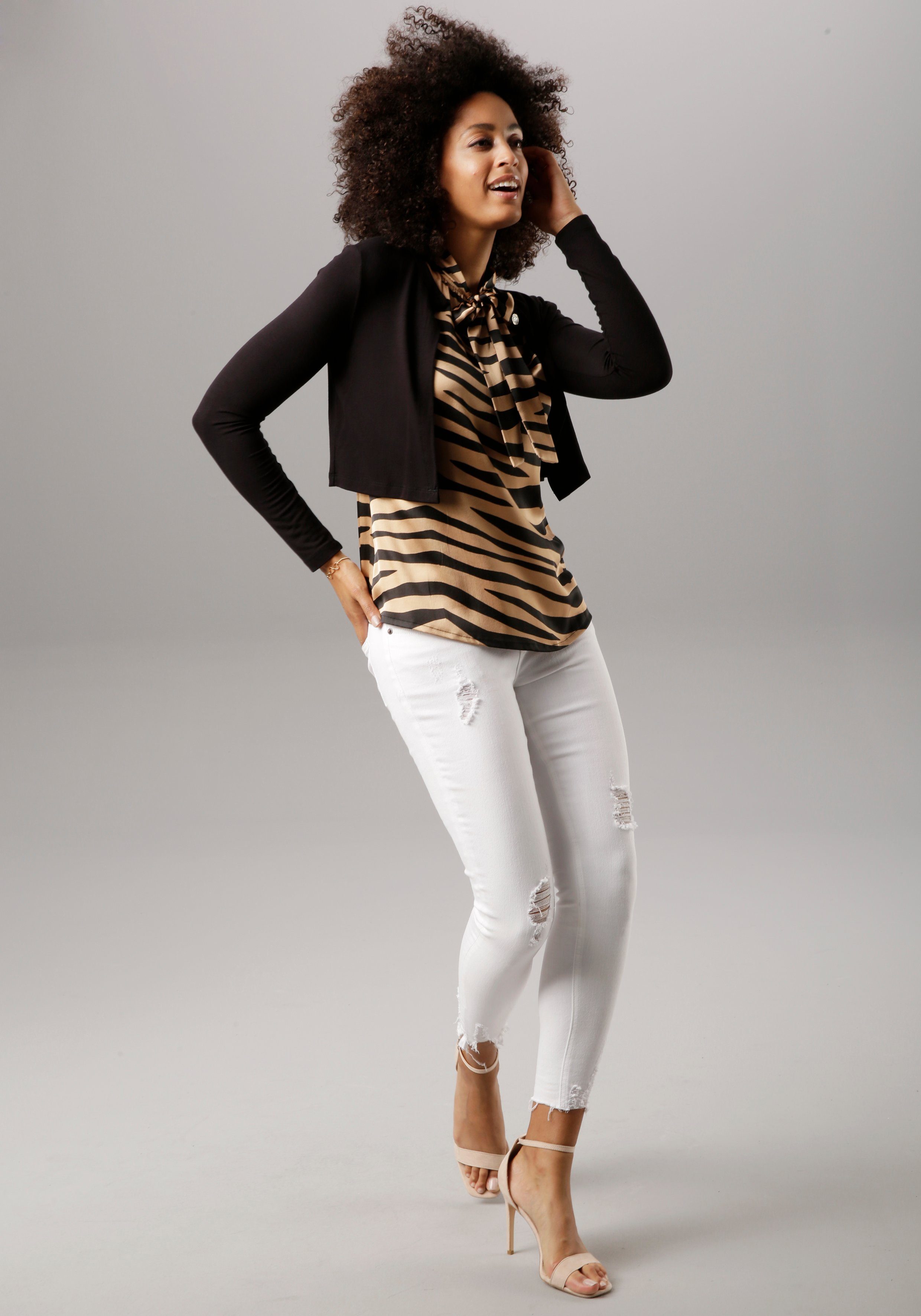 Aniston SELECTED Bolero mit funkelndem Verschlussknopf