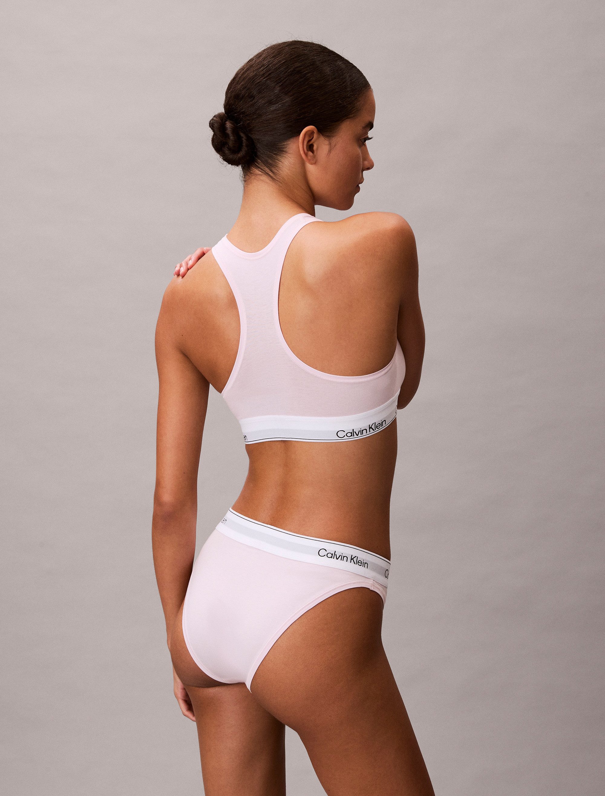 Calvin Klein Underwear Tanga HIGH LEG TANGA Körpernahe Passform mit elastischem Bund