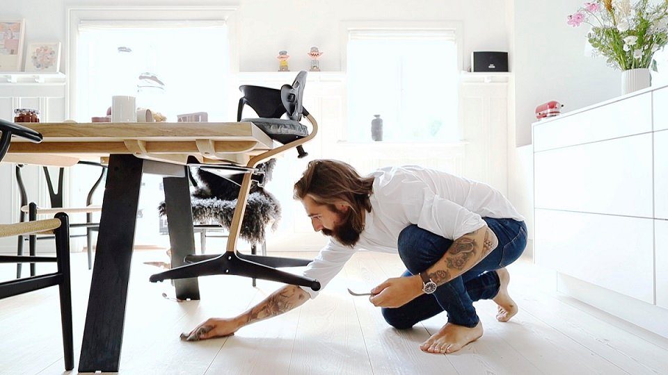 Stokke Hochstuhl Nomi®, der zu aktivem Sitzen inspiriert, Geeignet für Babys bis Erwachsene bis zu 150 kg