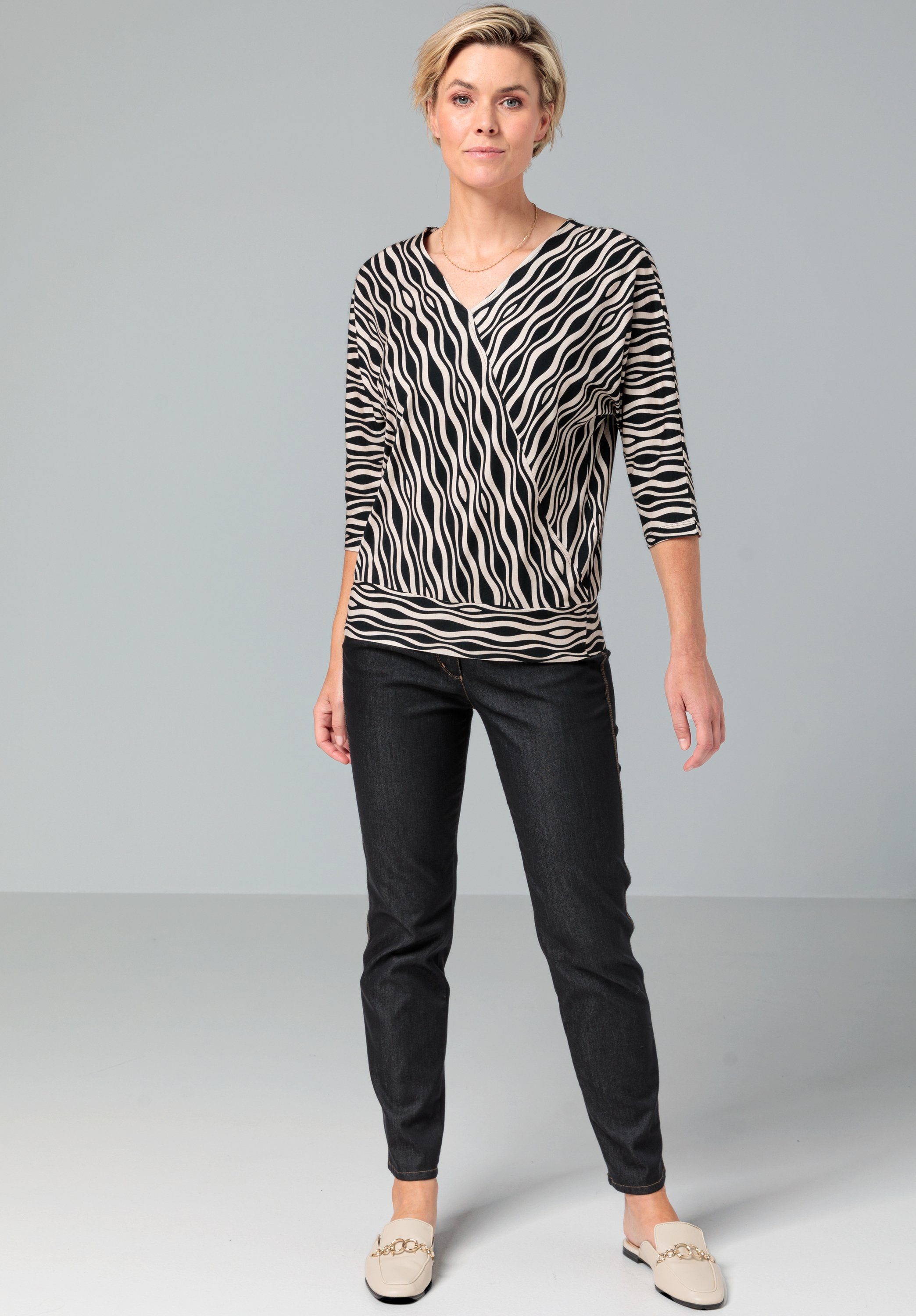 bianca Print-Shirt mit und modernem WALLY Print Wickeloptik angedeuteter