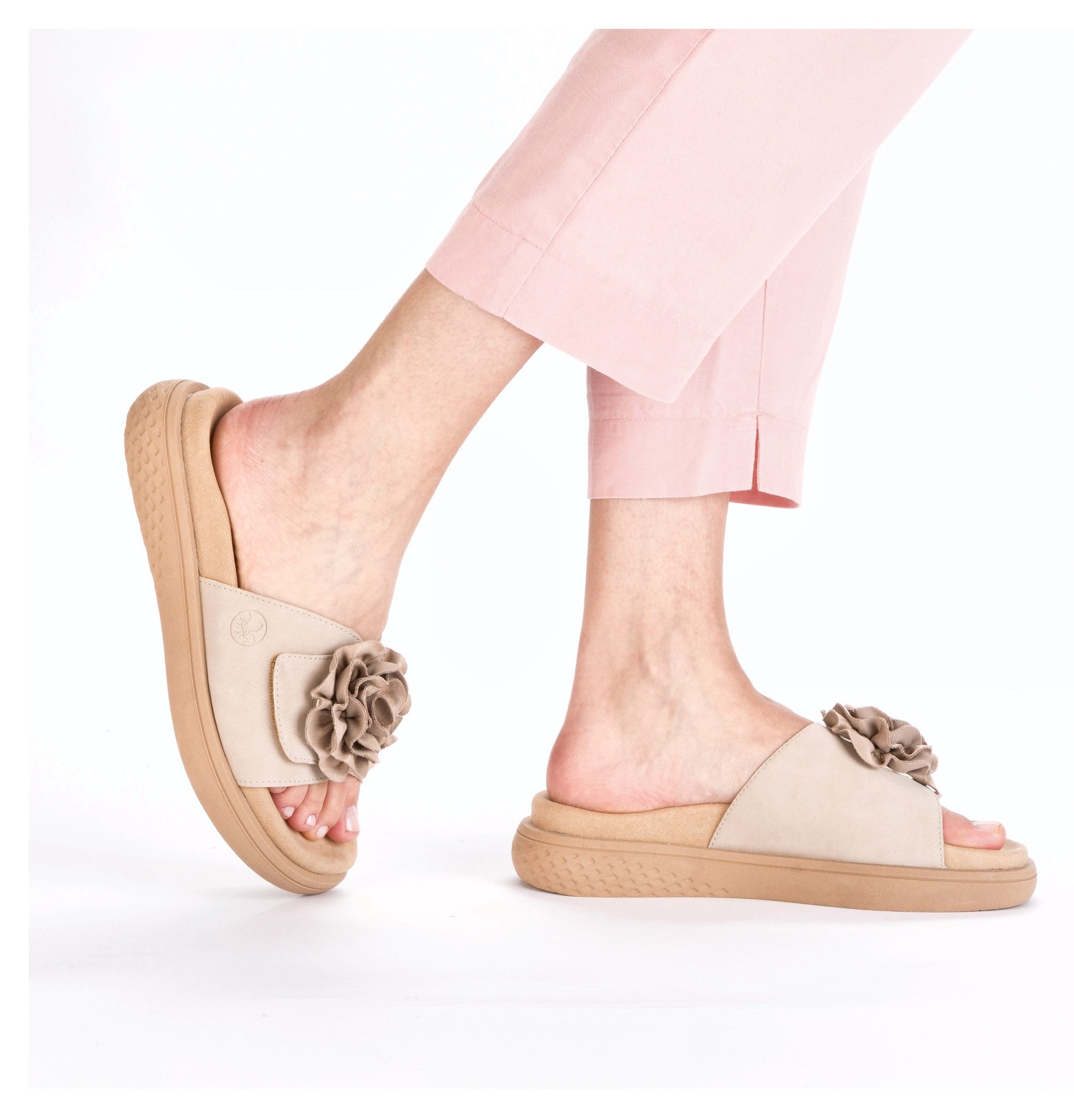 Rieker Pantolette Sommerschuh, Hausschuh, Strandschuh mit bequemem Fußbett