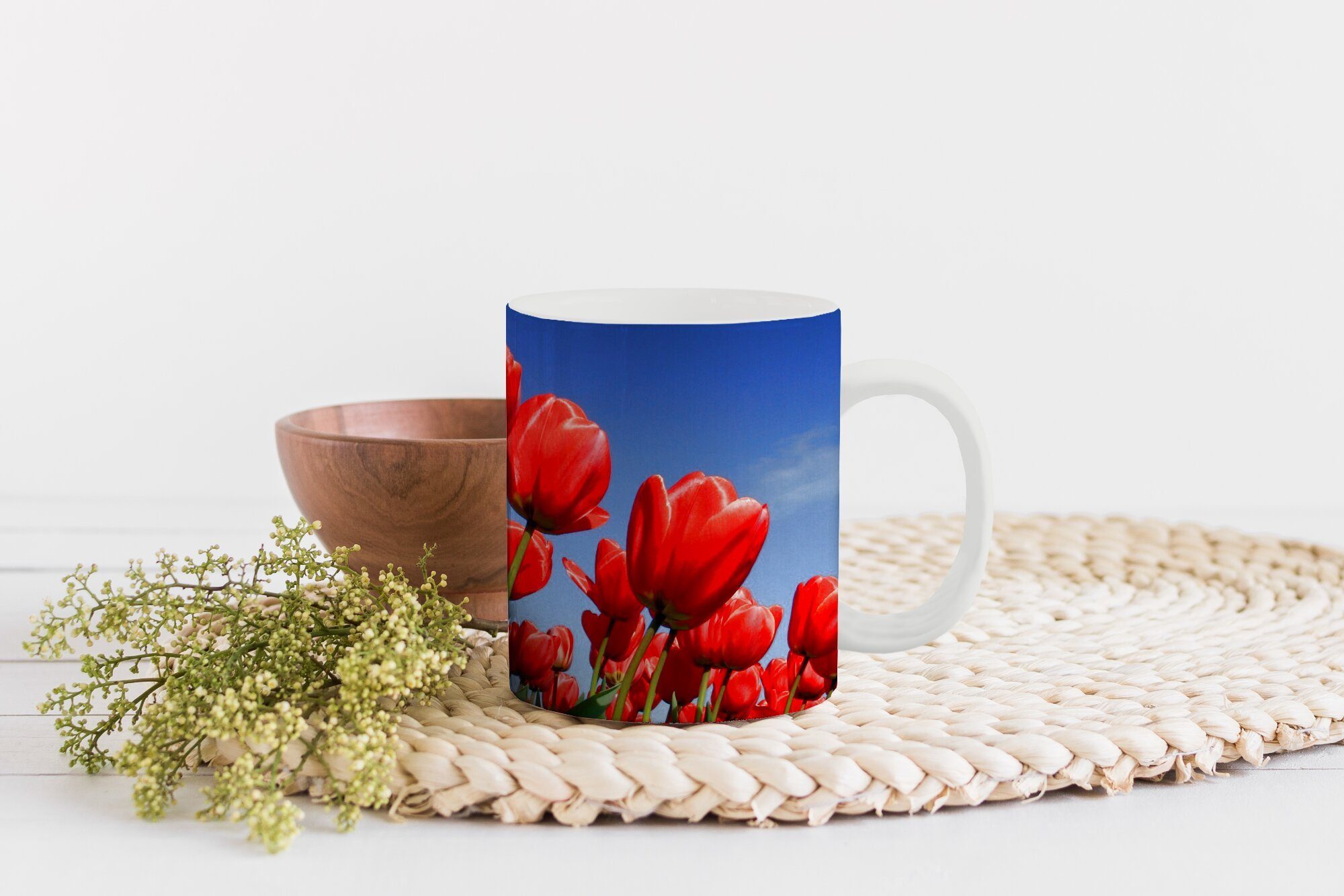 MuchoWow Tasse Die Sonne scheint Keramik, die Tulpen, Becher, über roten Teetasse, Geschenk Kaffeetassen, Teetasse