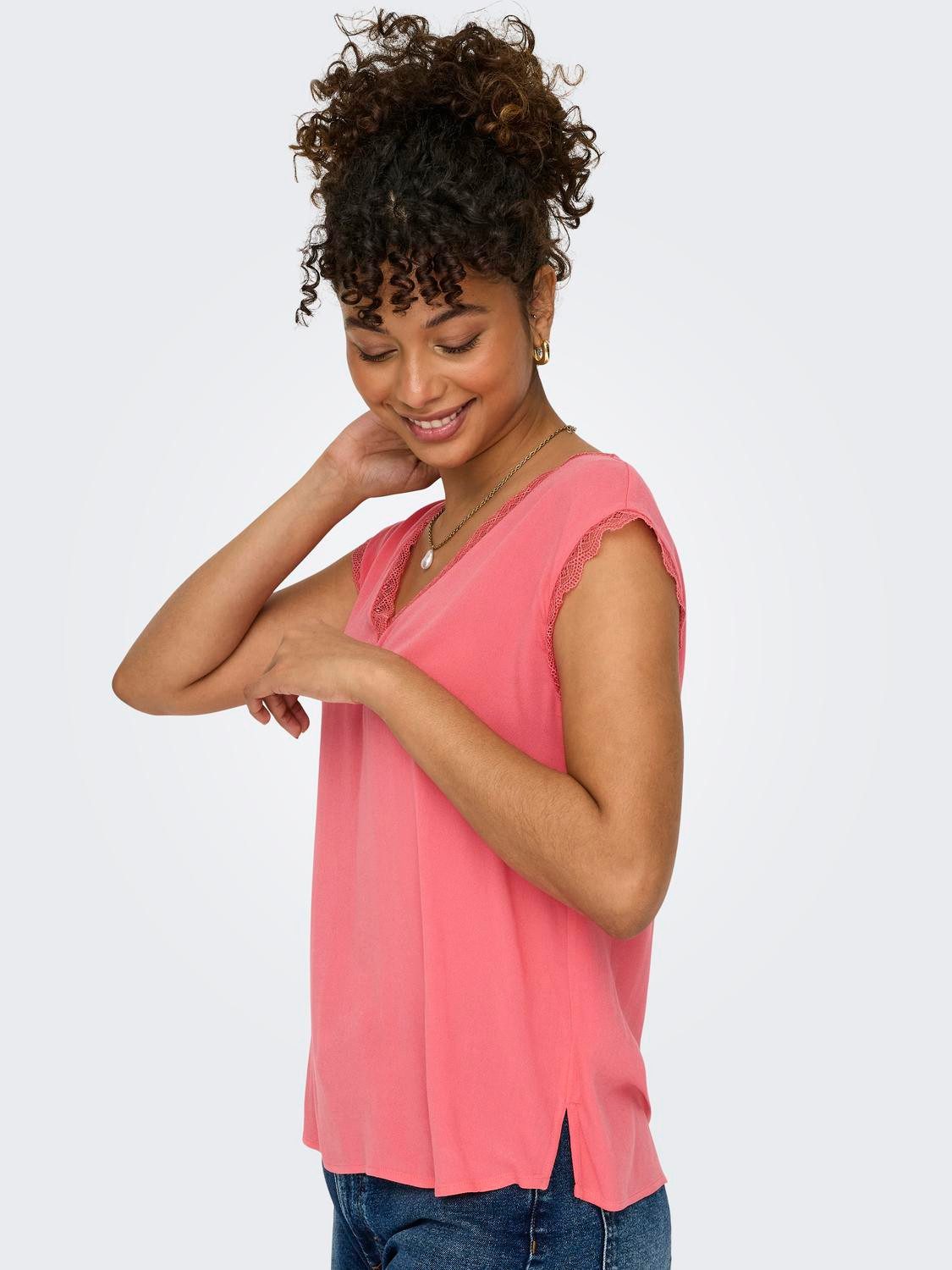 ONLY V-Shirt ONLJASMINA S/S V-NECK LACE günstig online kaufen